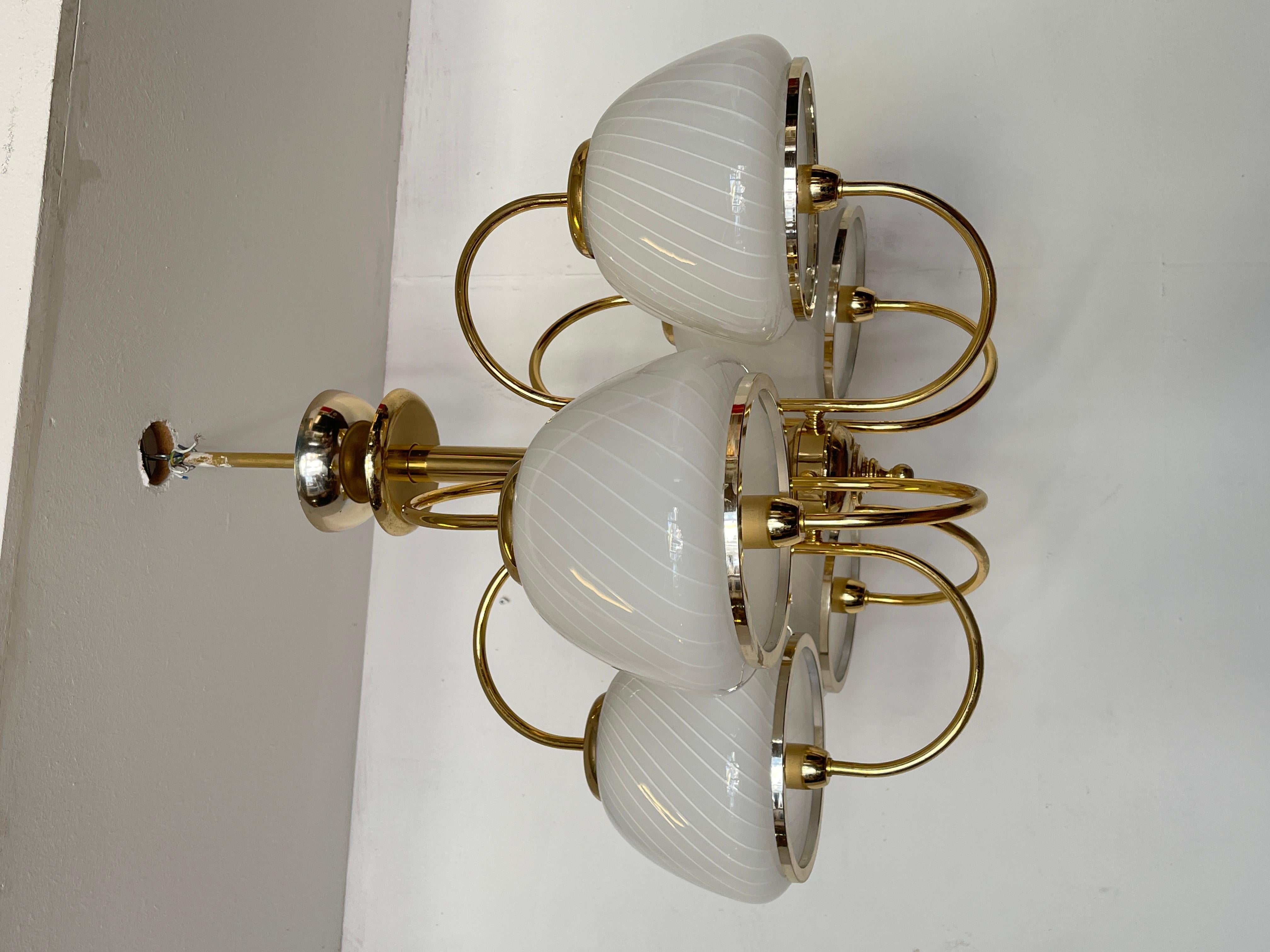 Altro Lampadario elegante in stile italiani anni '80, sei bracci in ottone lucido in vendita