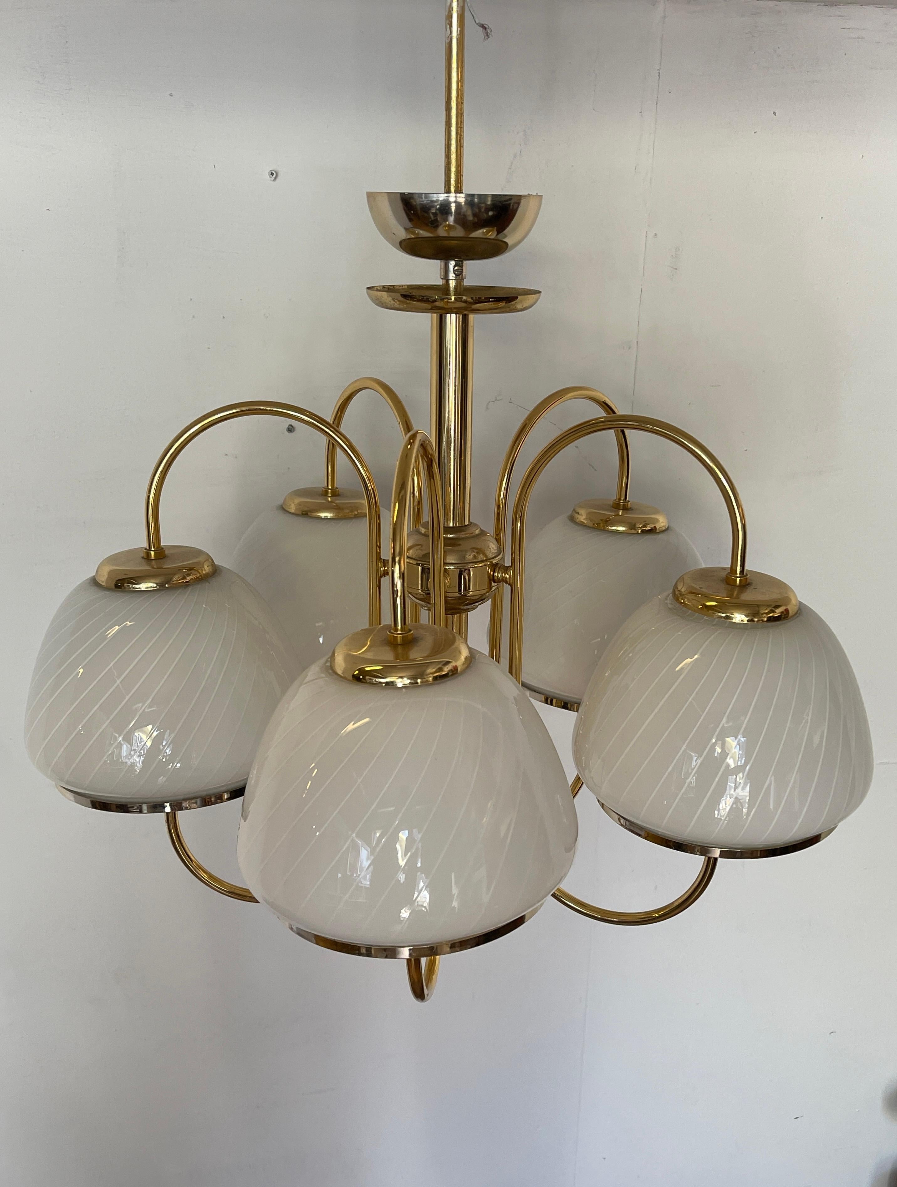 20th Century Lampadario elegante in stile italiani anni '80, sei bracci in ottone lucido in vendita