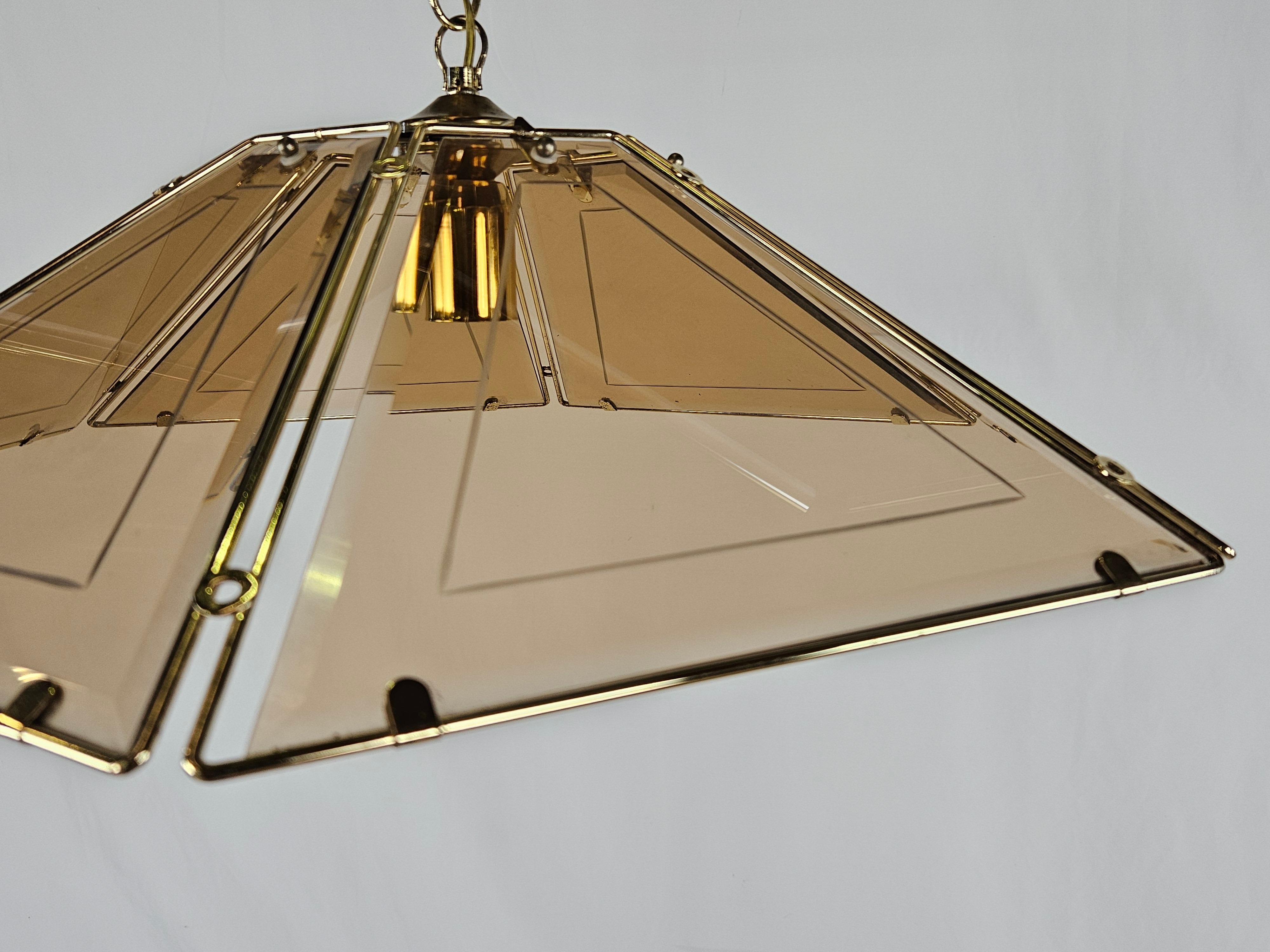 Mid-Century Modern Hexagonal brass and glass chandelier 20th century For Sale