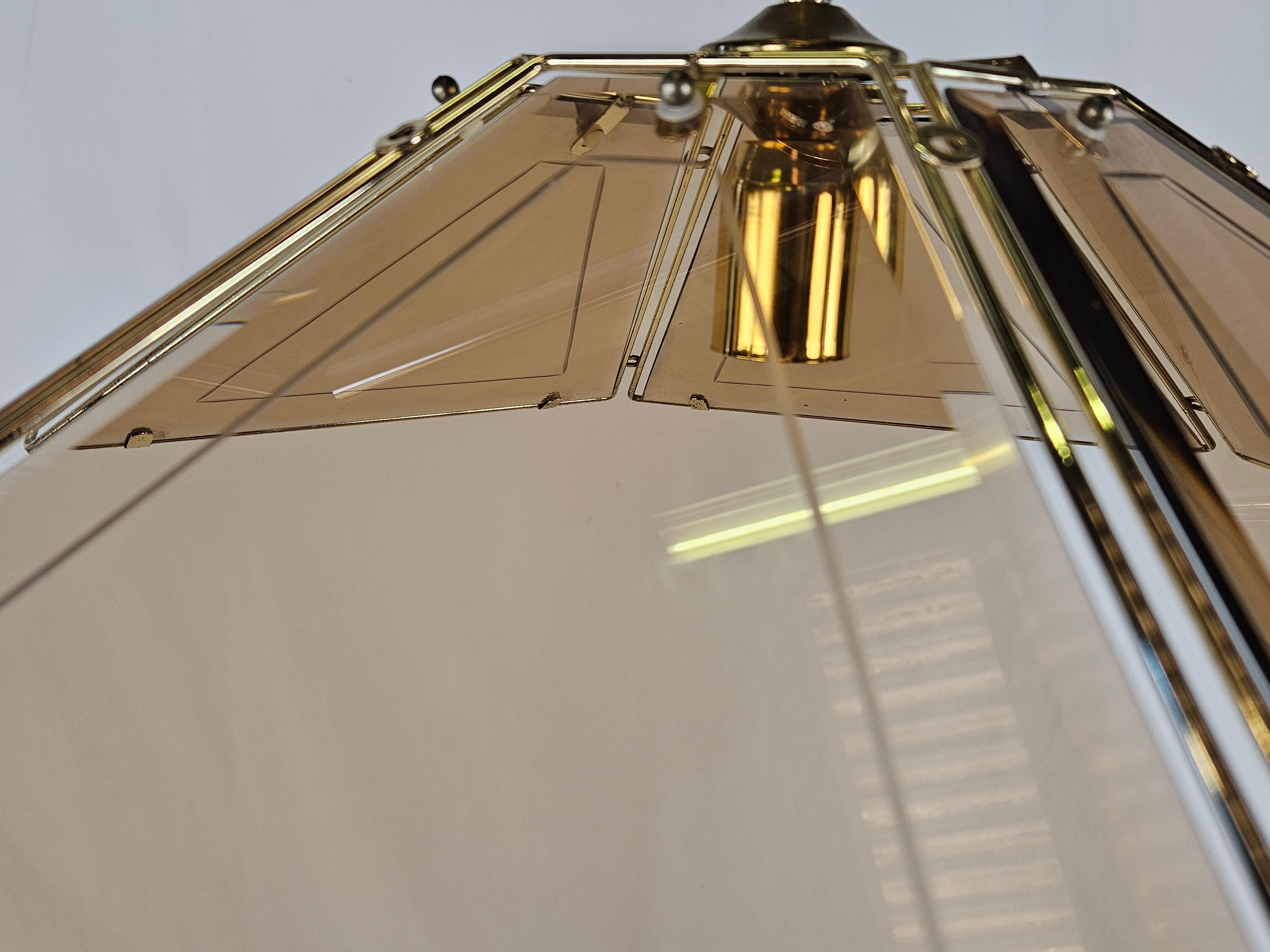 Brass Hexagonal brass and glass chandelier 20th century For Sale
