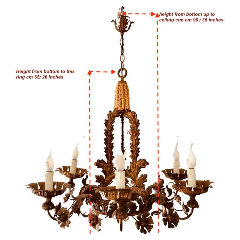 Renaissance Lampadario Italiano a Sei Luci con Motivi Fogliati e Fiori Dorati 1950s For Sale