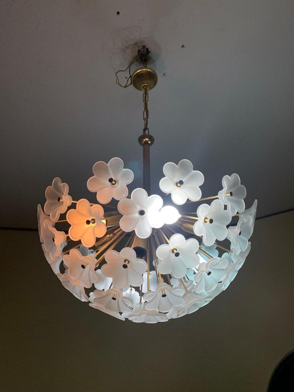 20th Century Satin-finished Murano Glass sputnik chandelier in the shape of flowers from the 1970s. For Sale