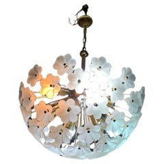 Lampadario sputnik in Vetro di Murano satinato a forma di fiori degli anni 70.