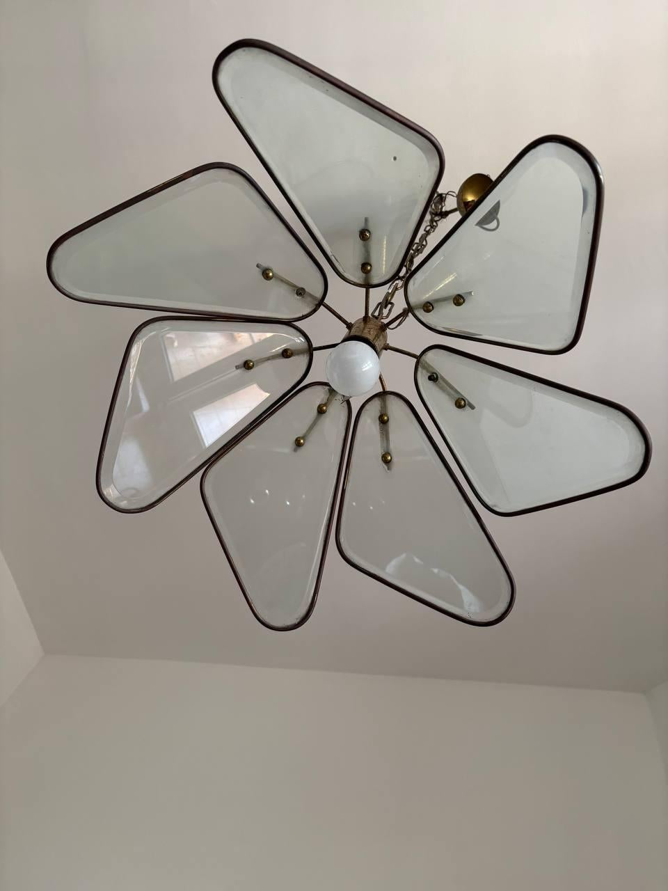 Hand-Crafted Fontana Arte chandelier for Pietro Chiesa in glass and brass 1950s 20th century For Sale