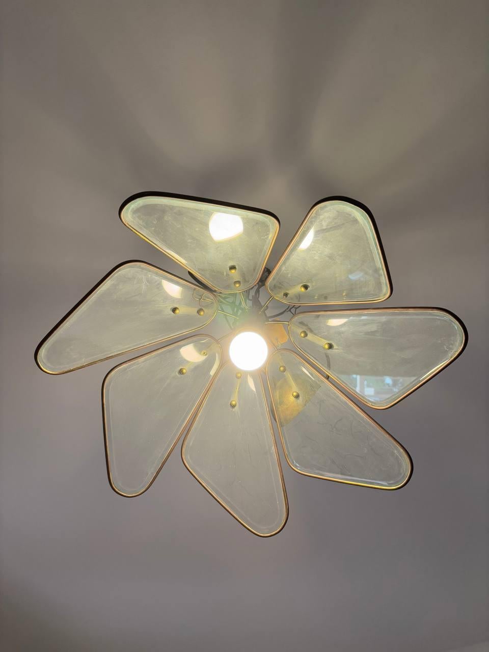 Mid-20th Century Fontana Arte chandelier for Pietro Chiesa in glass and brass 1950s 20th century For Sale