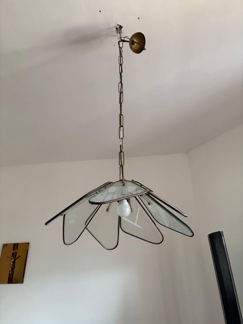 Brass Fontana Arte chandelier for Pietro Chiesa in glass and brass 1950s 20th century For Sale