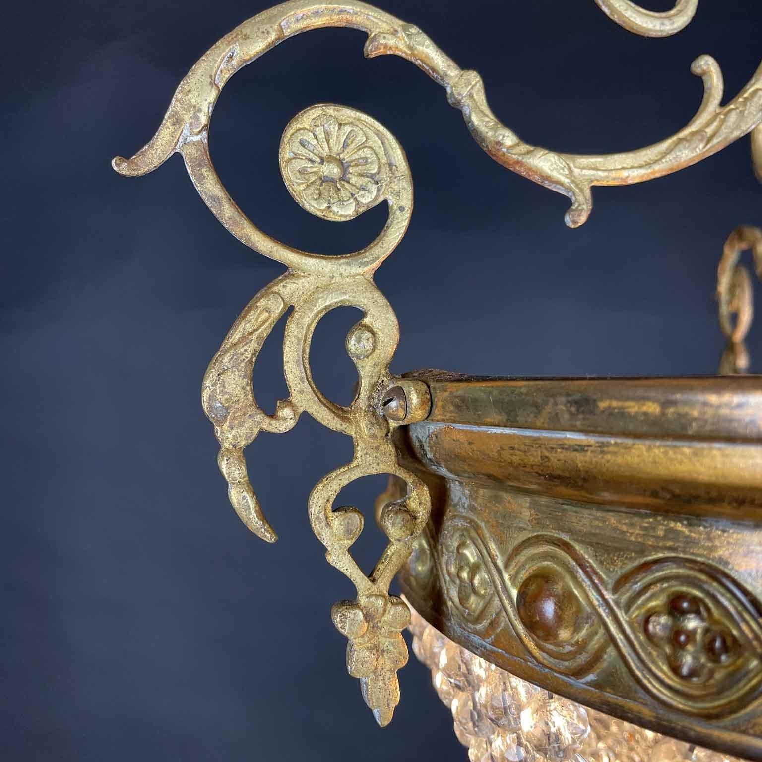 Lampadario Francese Deco a Una Luce Dorato con Perline di Cristallo XX Secolo For Sale 1