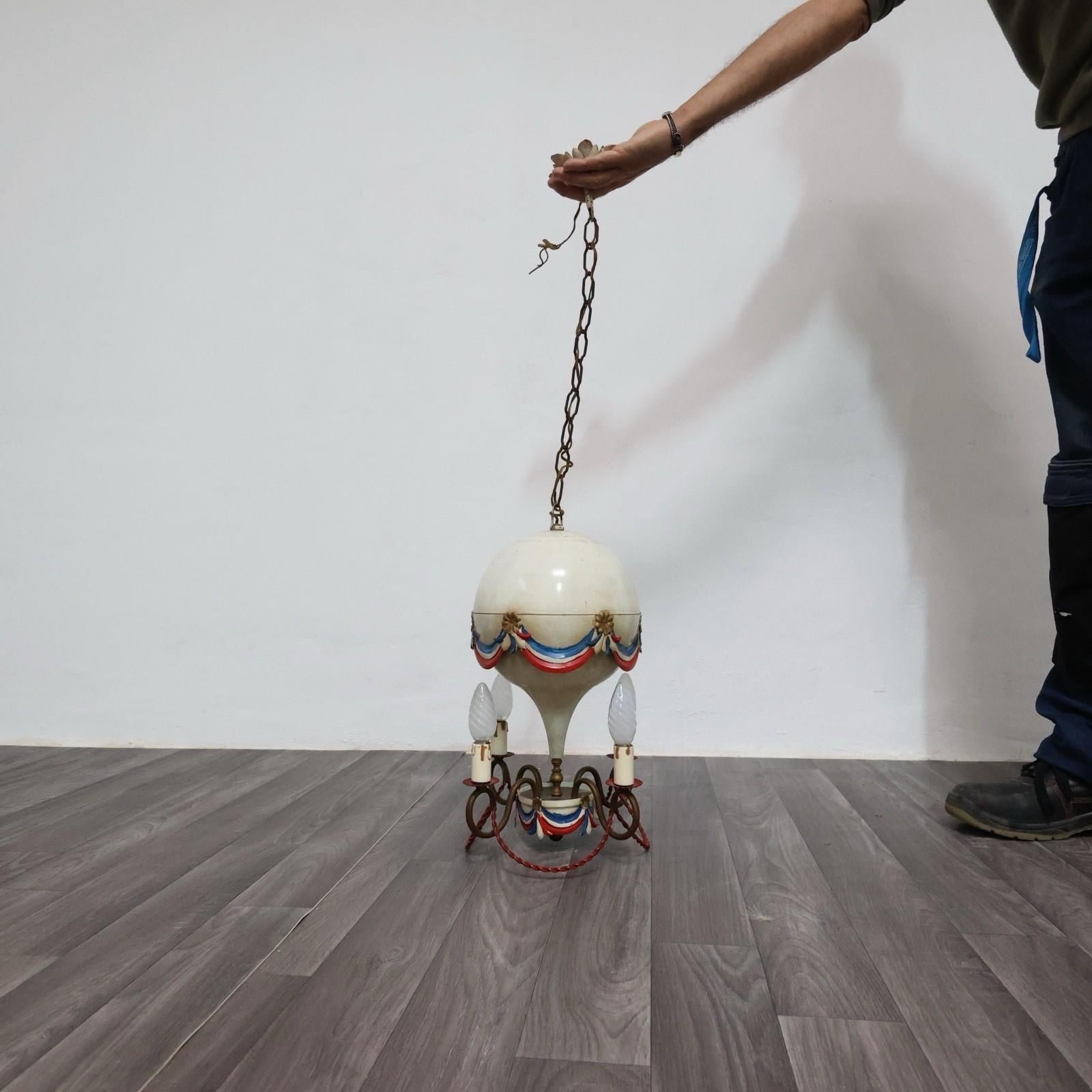 Lampadario Francese Design Mongolfiera Baloon Toleware Anni '50 Modernariato in vendita 1