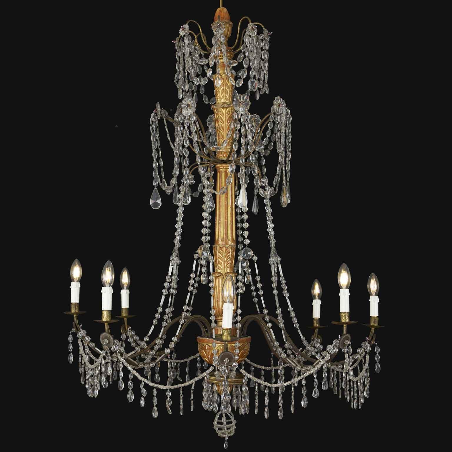 Genoese Eight-Light Chandelier, Large Empire Chandelier in Sculpted and Gilded Wood Late 18th century, like the chandeliers in the Ducal Palace in Genoa. It consists of a central shaft made of turned wood, a support carved with plant motifs and
