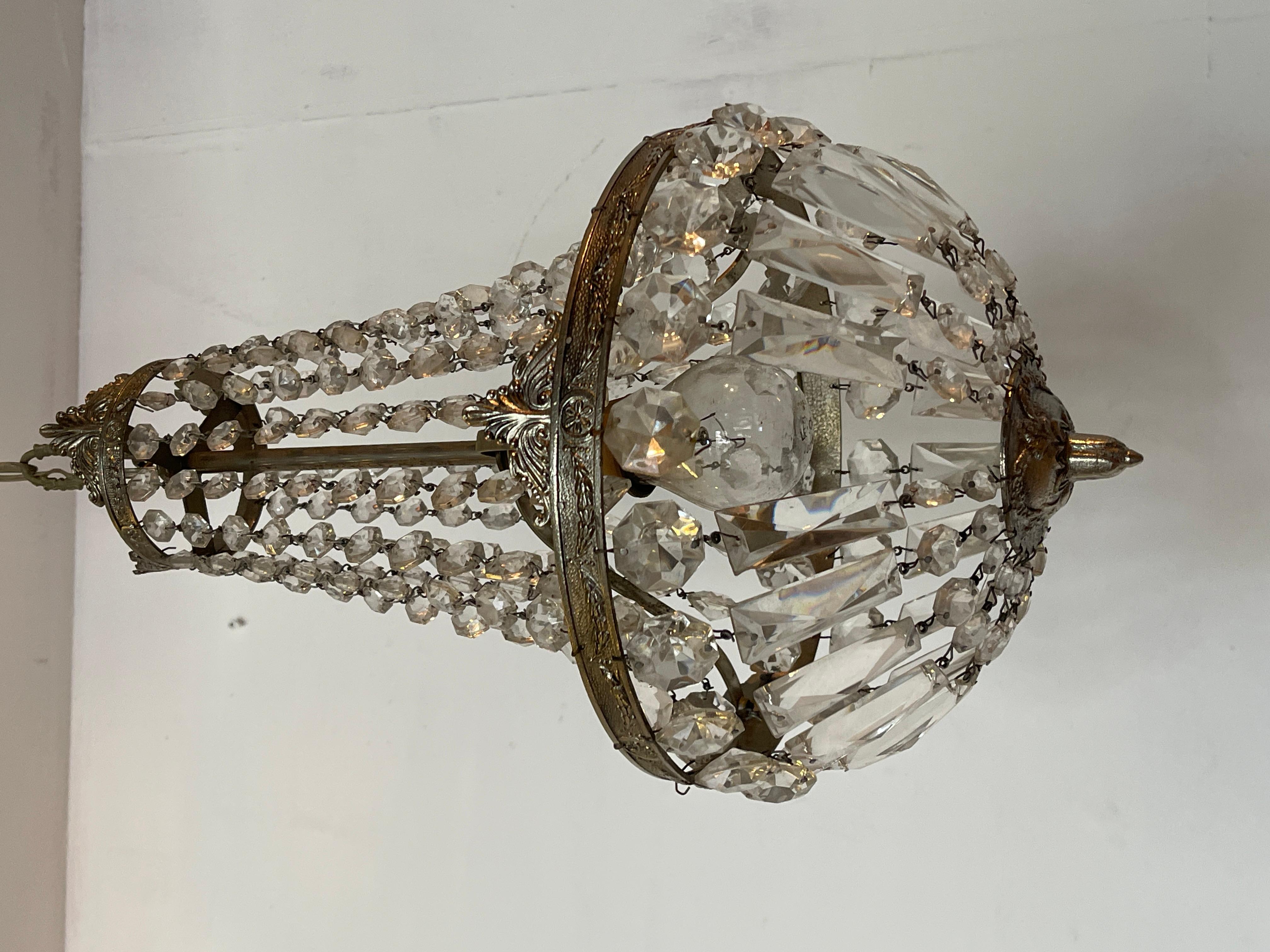 Italian Lampadario in bronzo e cristallo stile classico, design a mongolfiera anni '50 in vendita