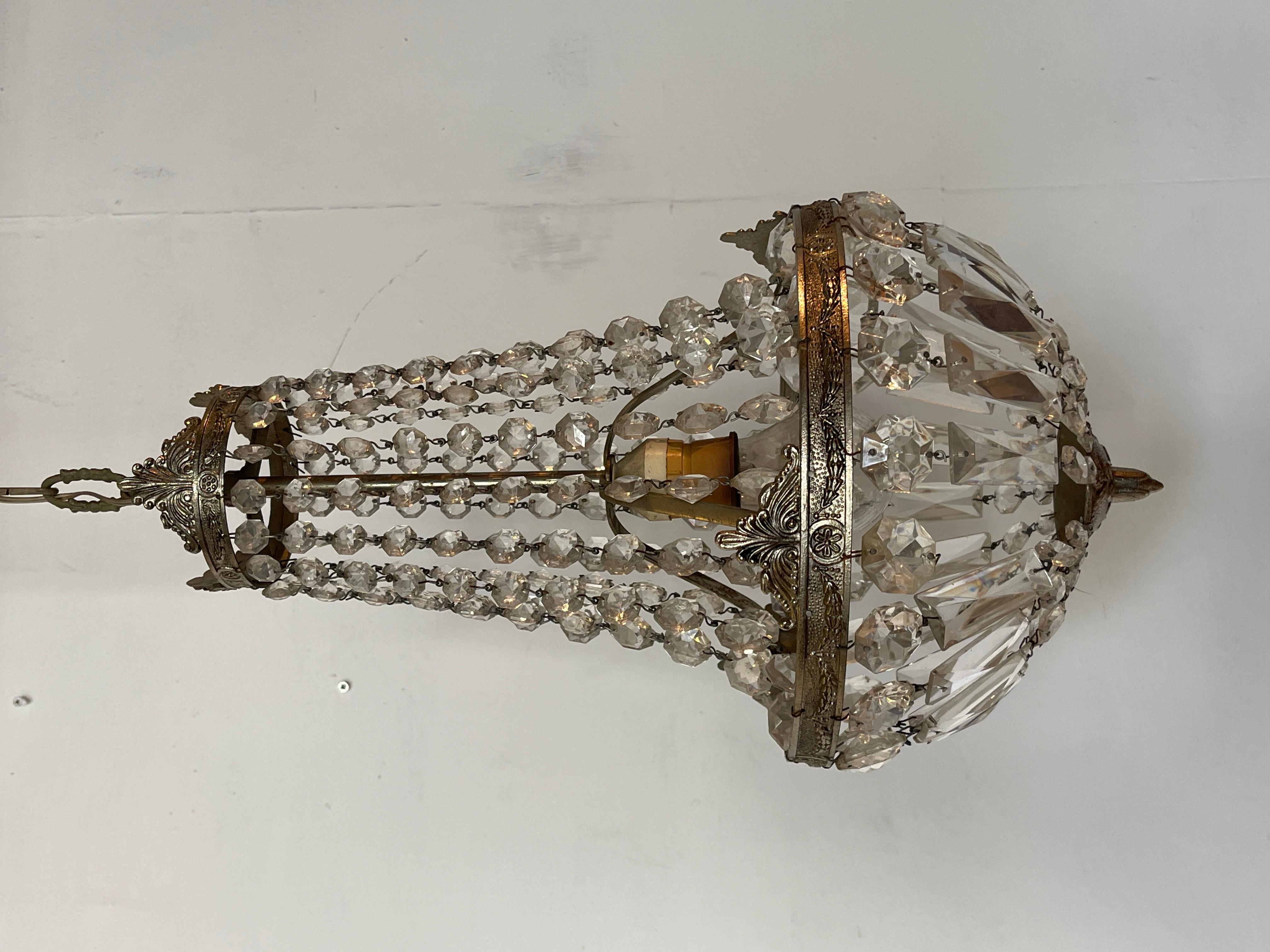 Bronzo Lampadario in bronzo e cristallo stile classico, design a mongolfiera anni '50 in vendita