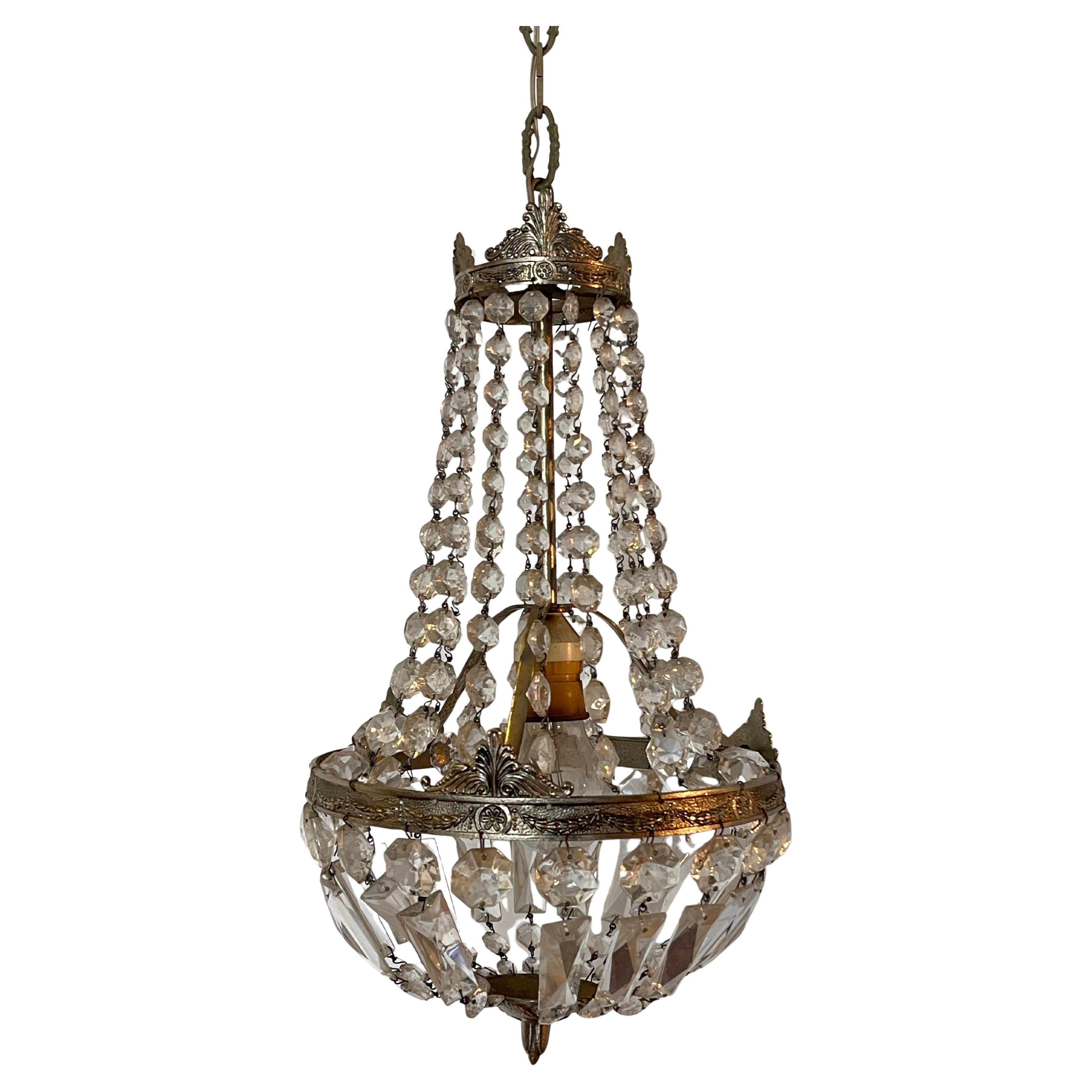 Lampadario in bronzo e cristallo stile classico, design a mongolfiera anni '50 in vendita