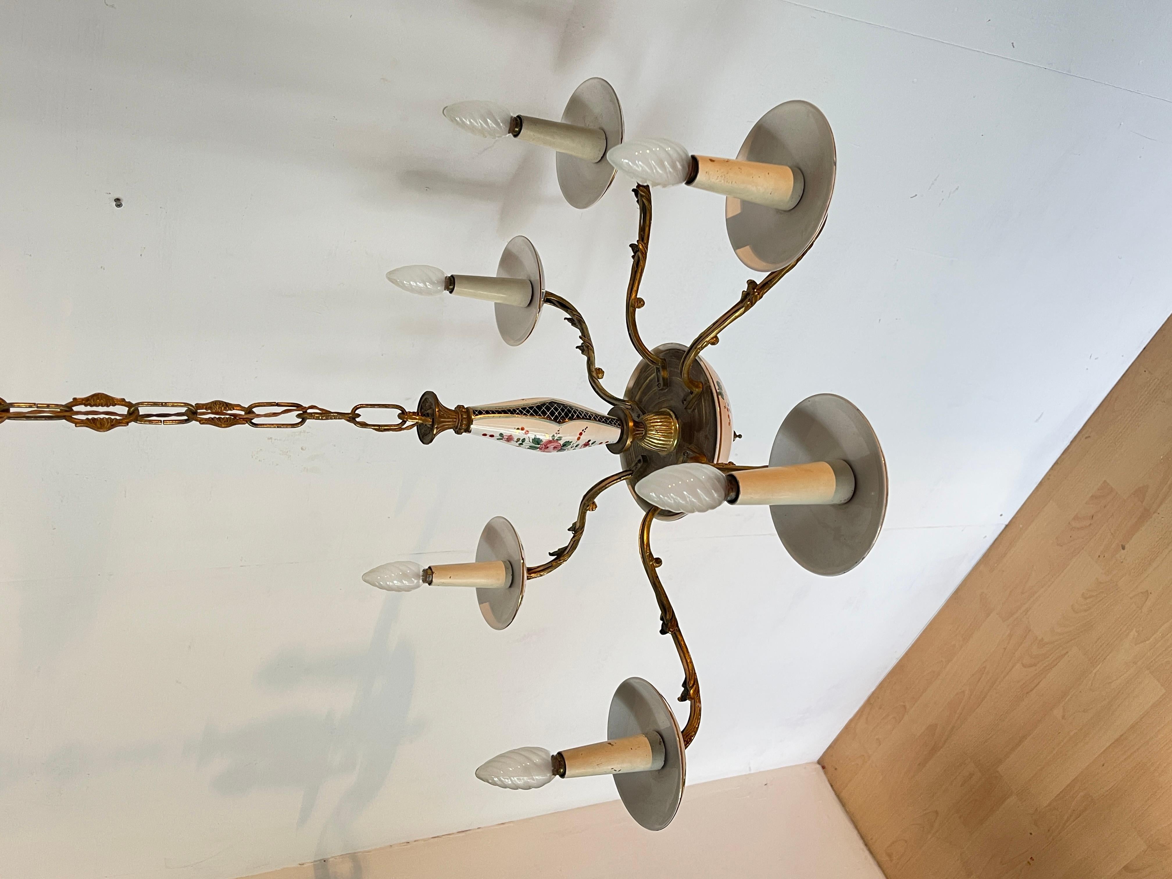 Altro Lampadario in bronzo e ceramica con decorazione floreale italian XX secolo in vendita