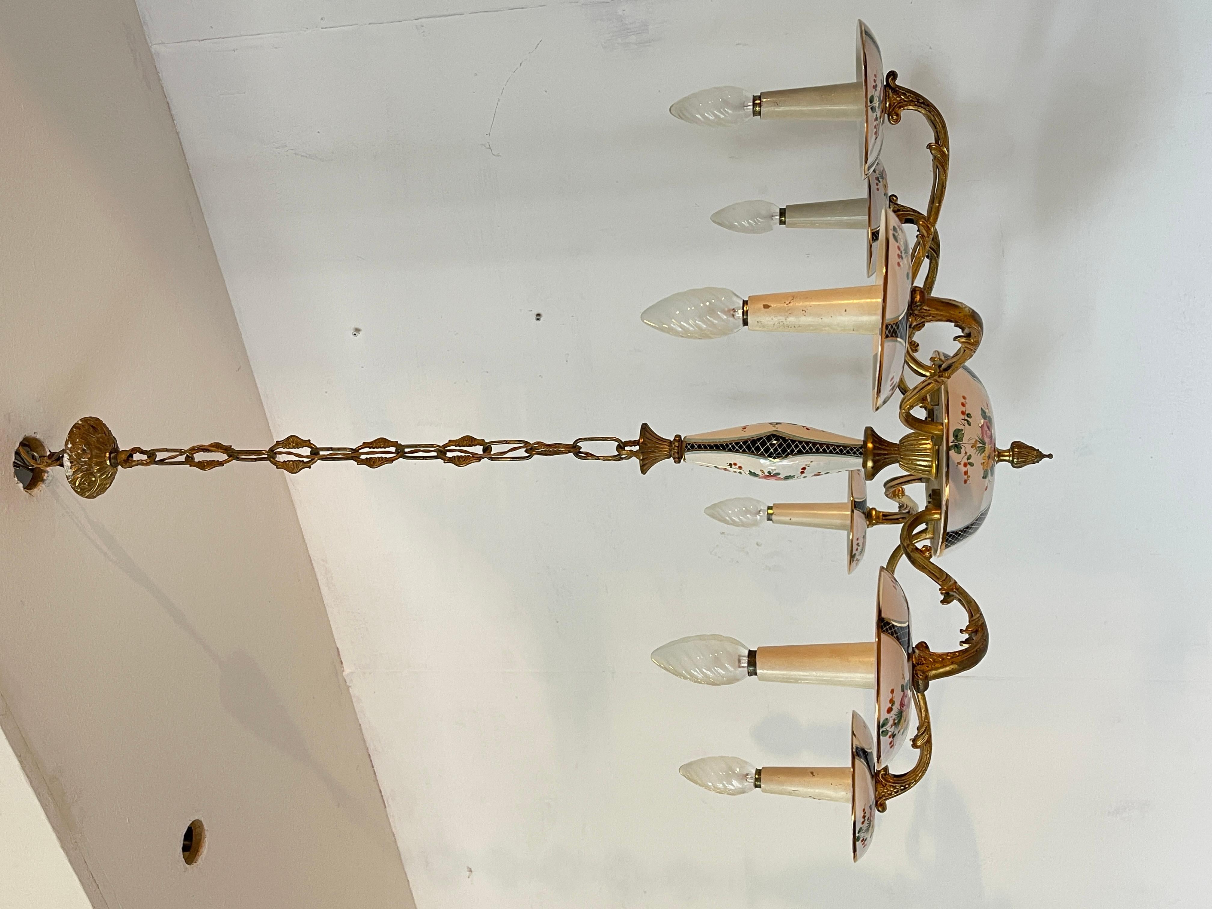 Bronzo Lampadario in bronzo e ceramica con decorazione floreale italian XX secolo in vendita