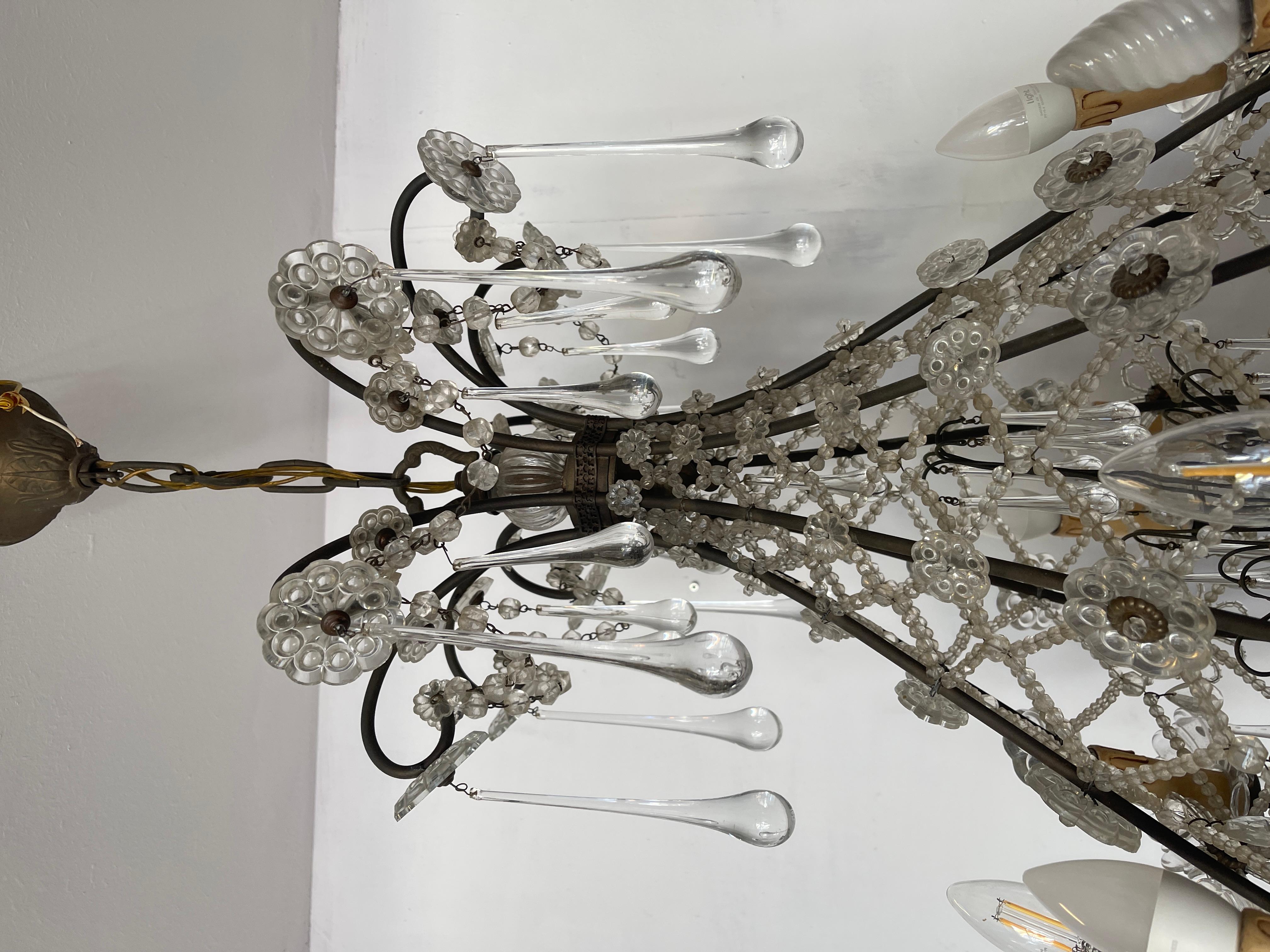 Altro Lampadario in bronzo stile Maria Teresa con gocce in cristallo anni '60 in vendita