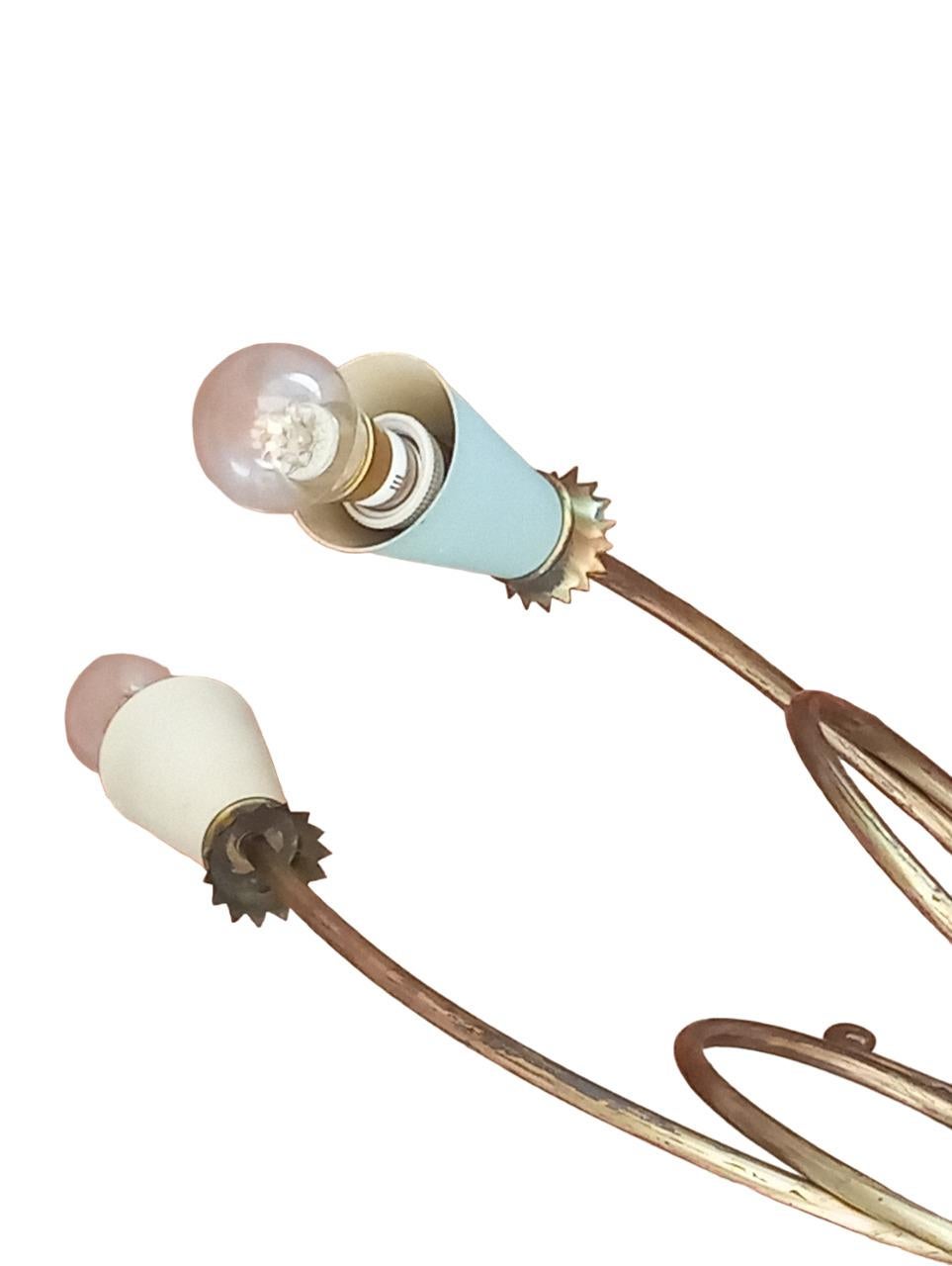 Lampadario  in ottone con  16 luci e portalampade in metallo colorato In condizioni buone in vendita a Firenze, FI