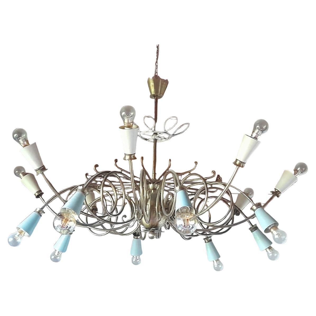 Lampadario  in ottone con  16 luci e portalampade in metallo colorato in vendita