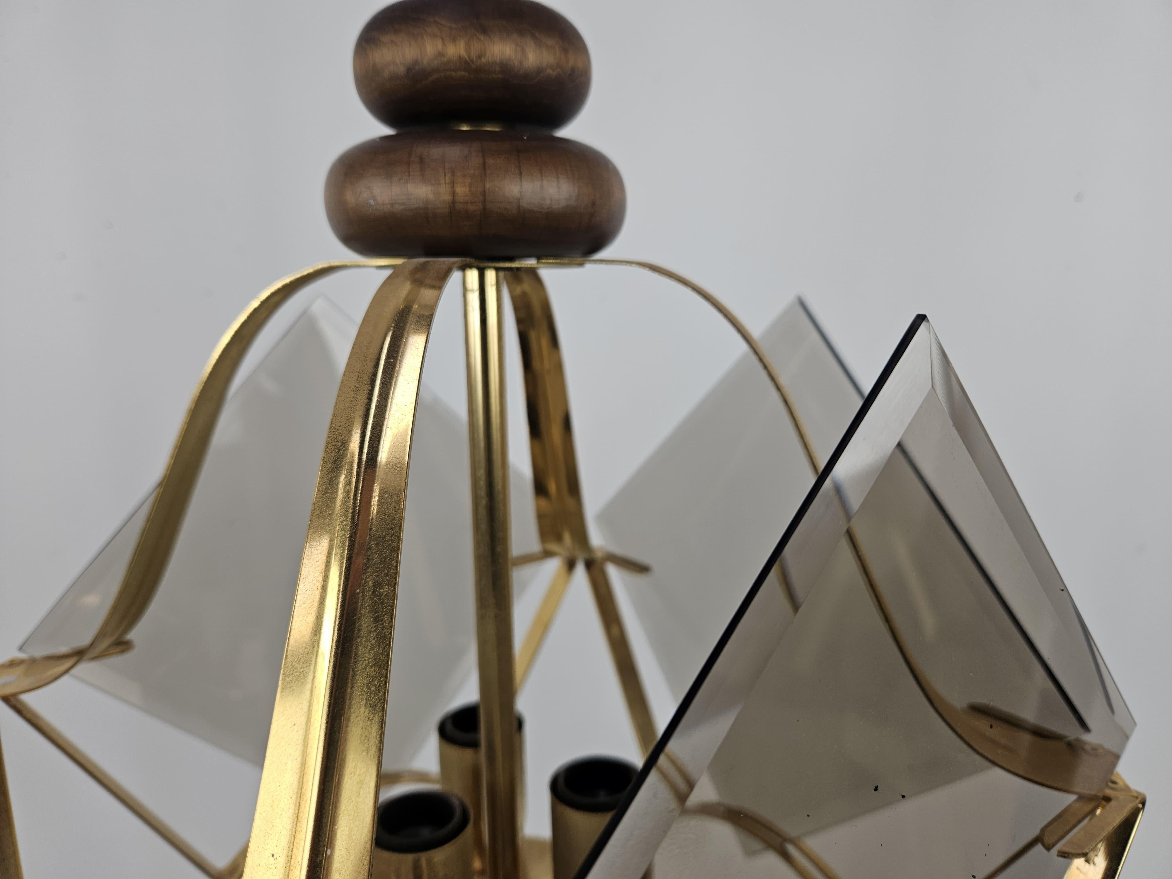 Italian Lampadario in ottone e vetro fumè anni '70 con tre punti luce in vendita