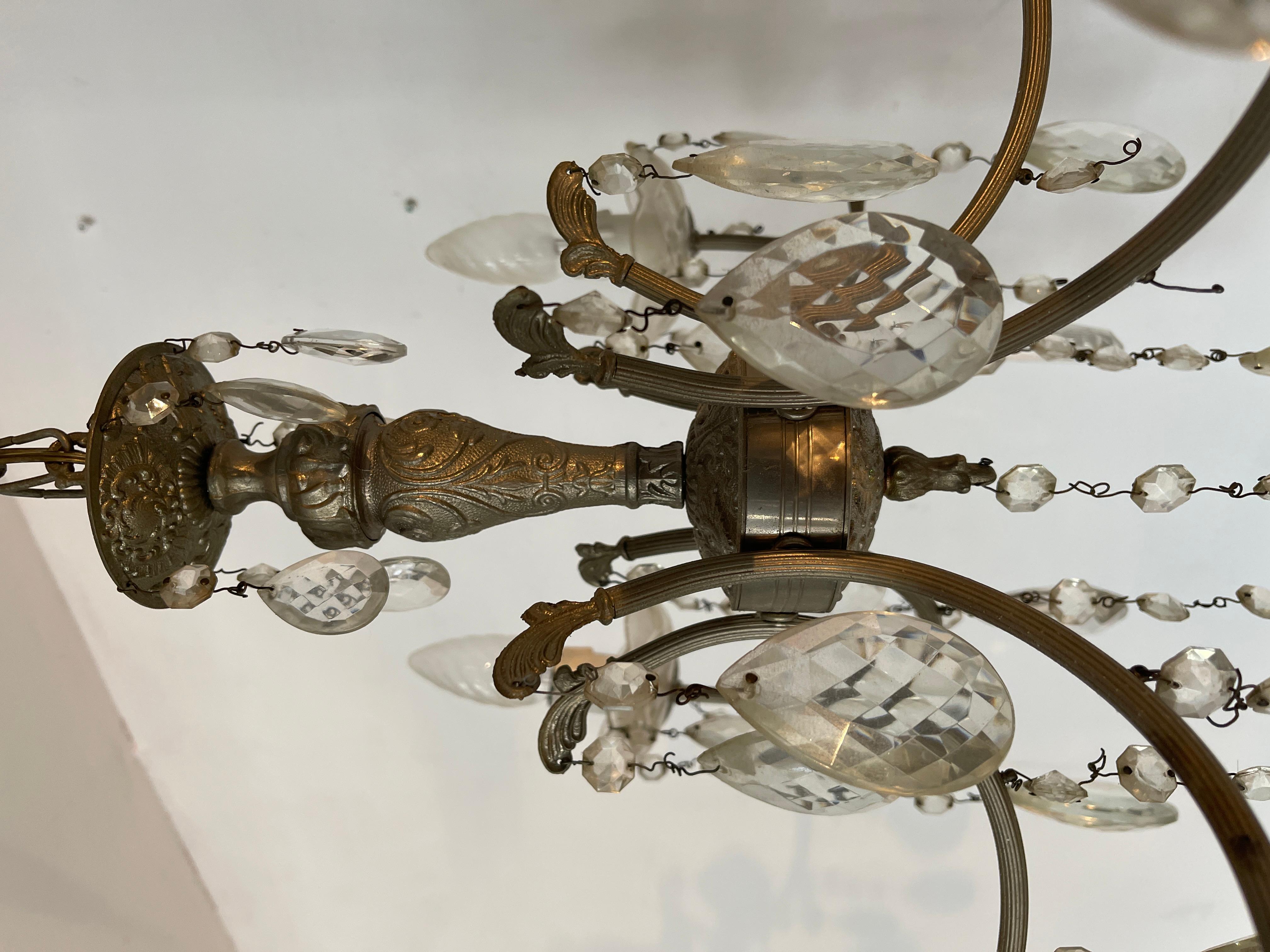 Lampadario in stile francese degli anni '60 in cristallo e metallo argentato. in vendita 5