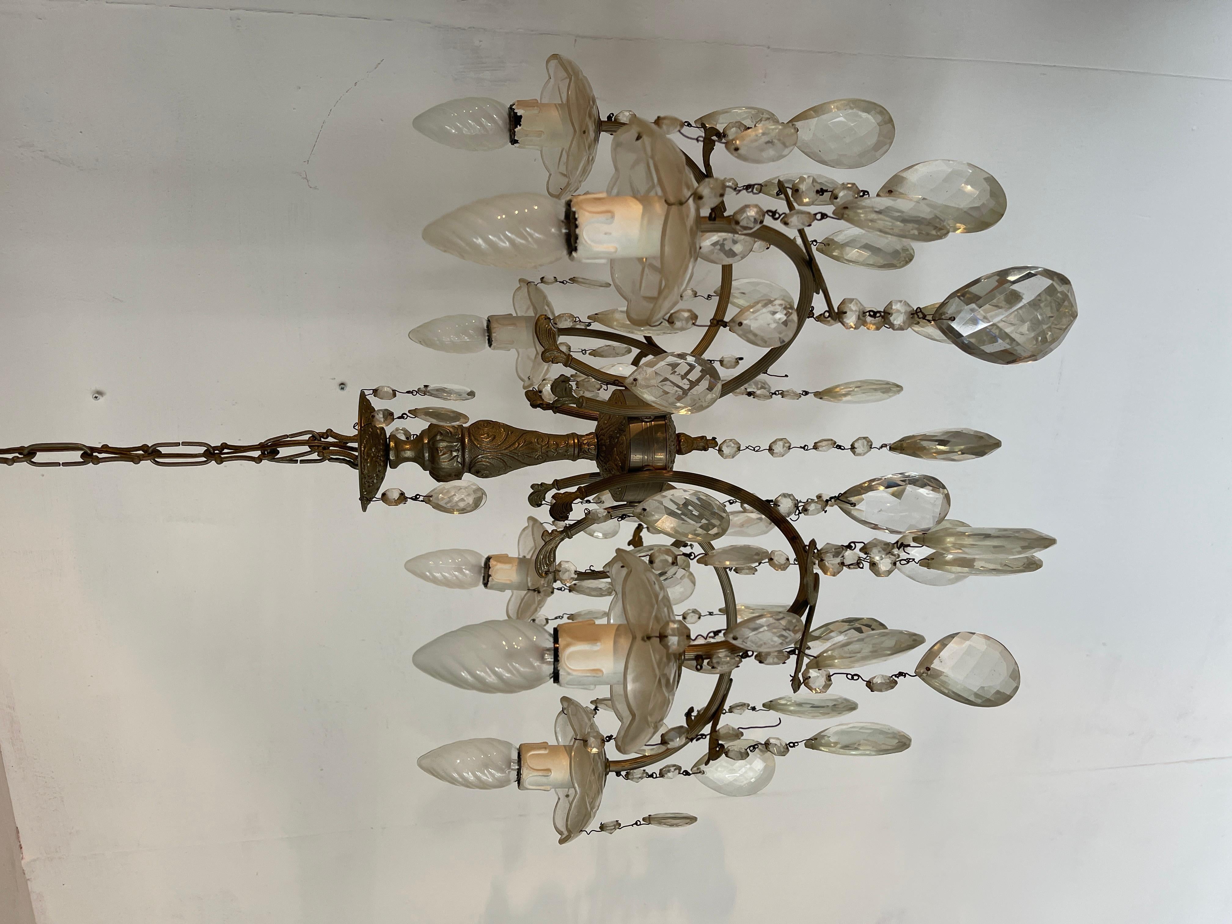 Lampadario in stile francese degli anni '60 in cristallo e metallo argentato. in vendita 7