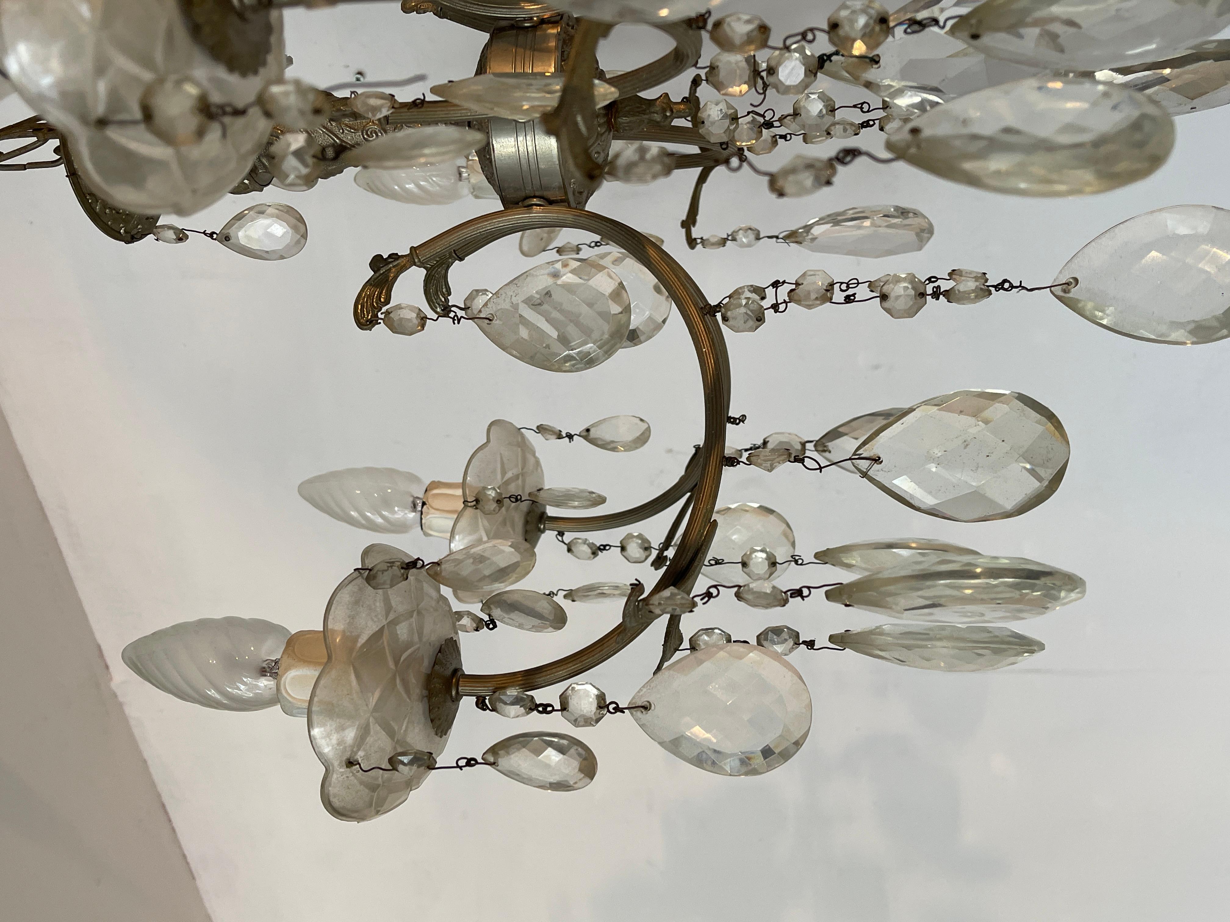 Italian Lampadario in stile francese degli anni '60 in cristallo e metallo argentato. in vendita