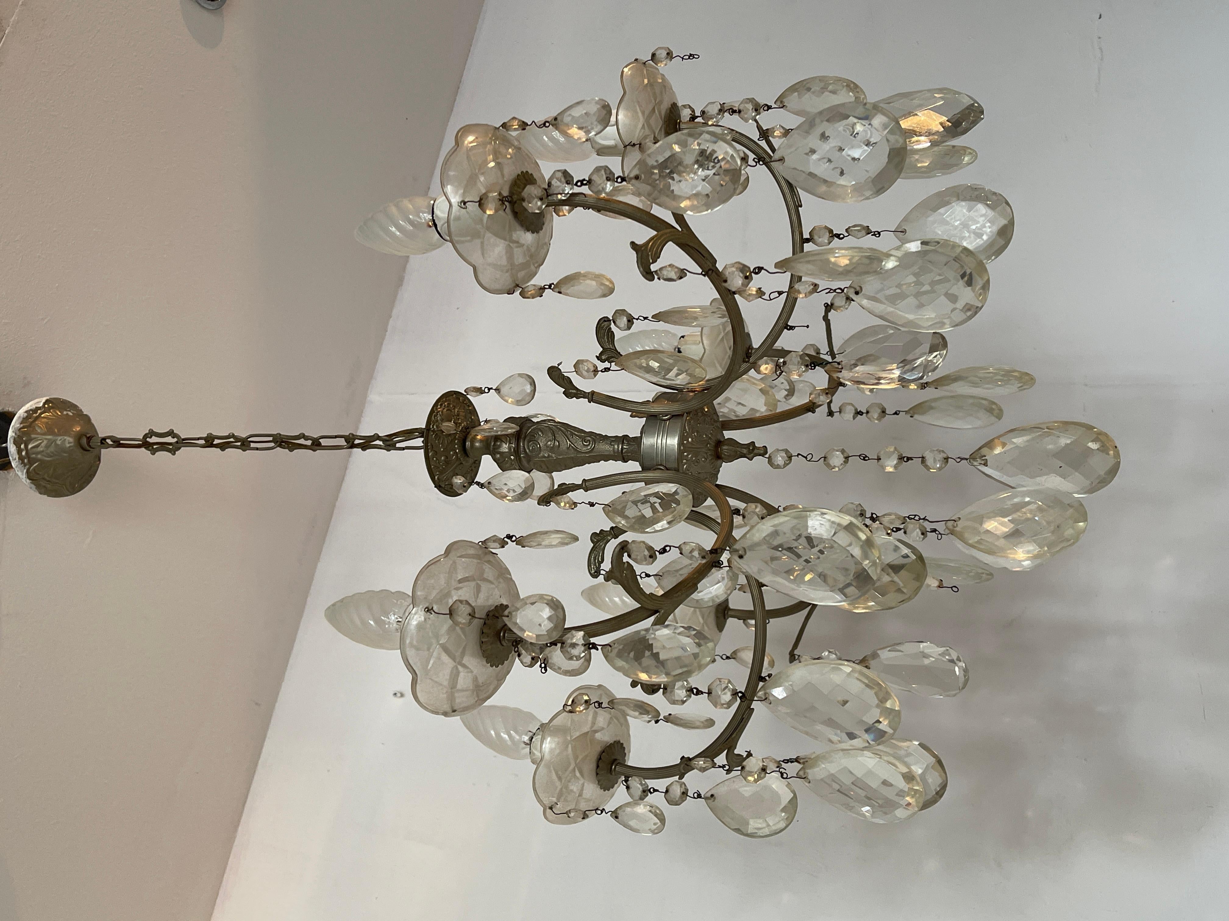 Lampadario in stile francese degli anni '60 in cristallo e metallo argentato. in vendita 2