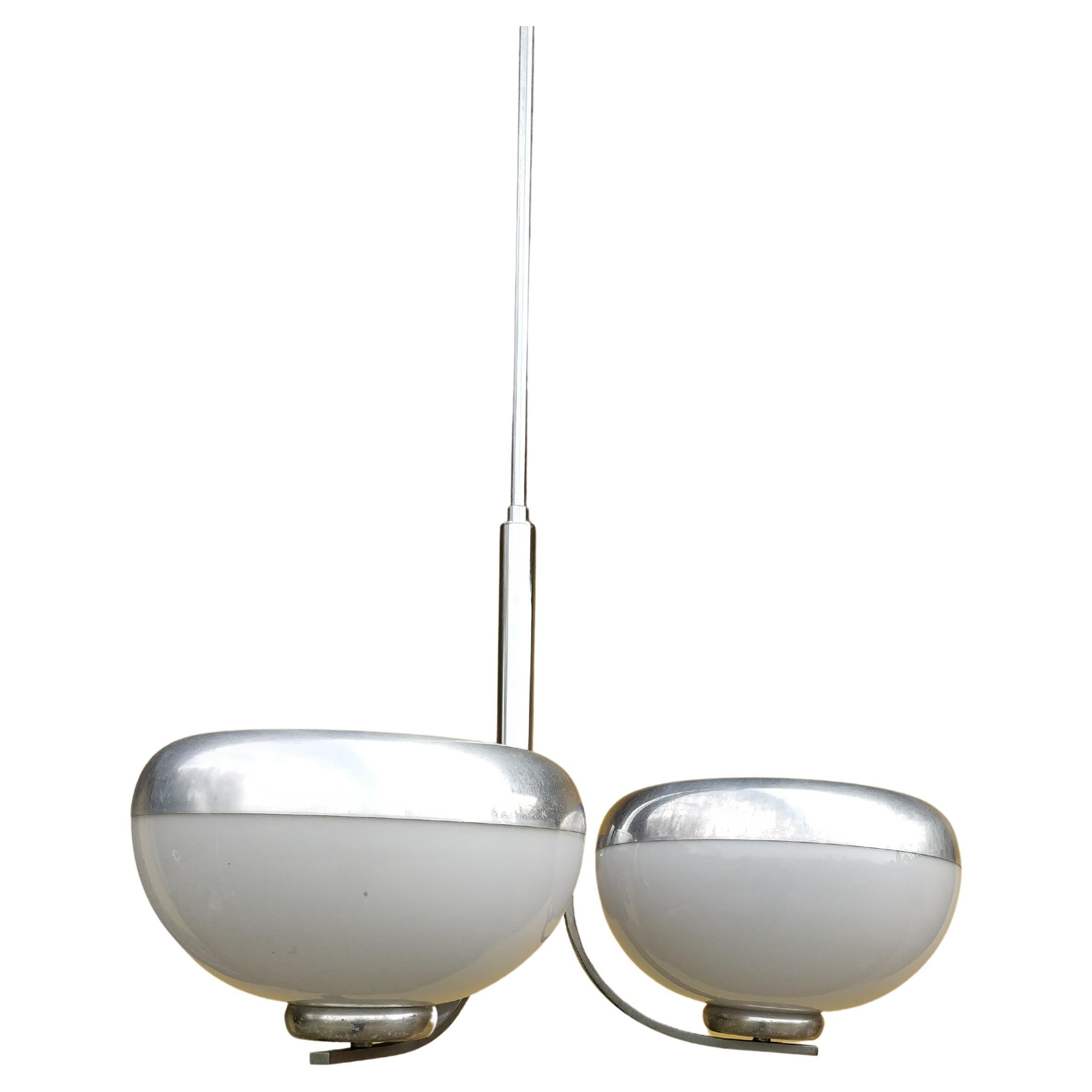 Lampadario in vetro bianco e alluminio di Harvey Guzzini, anni 
70 im Angebot