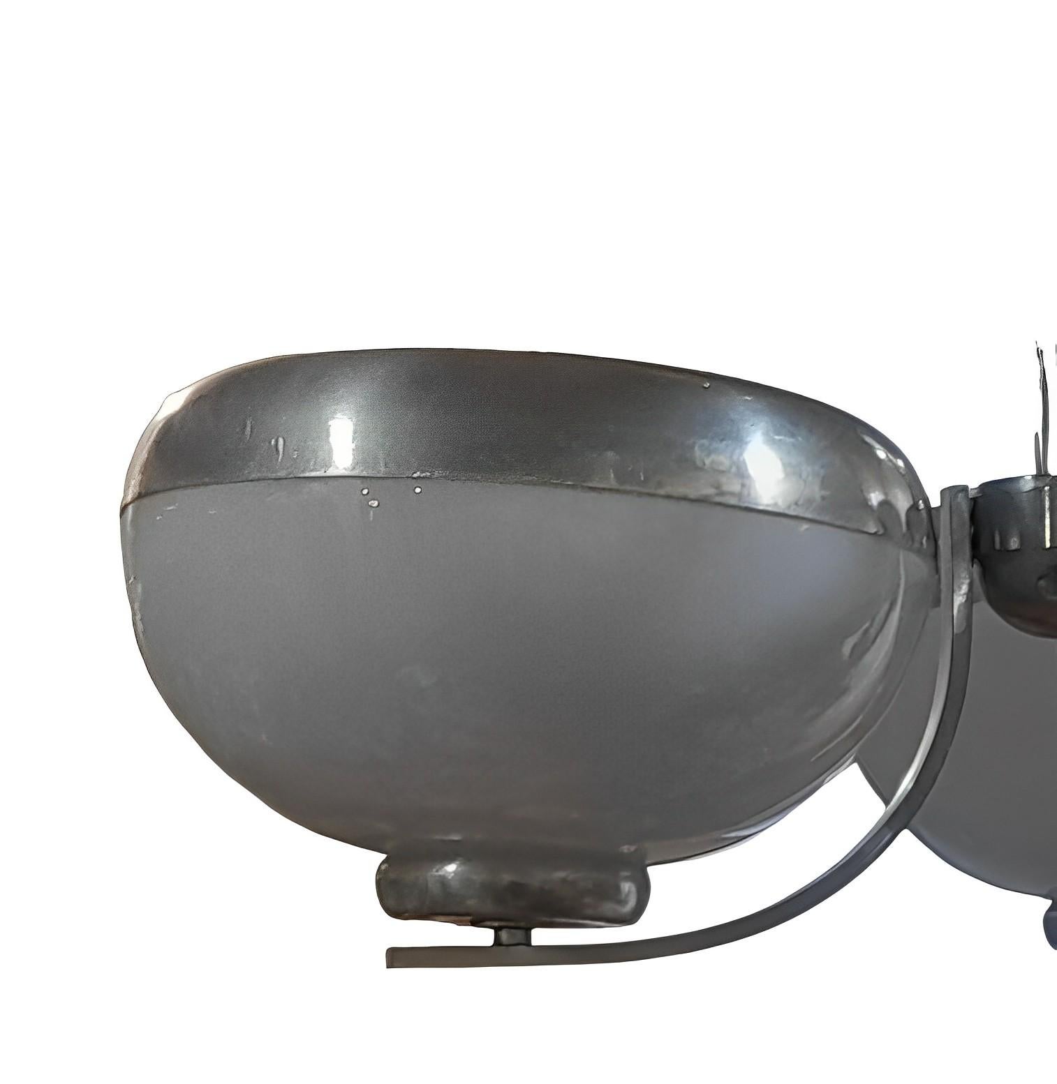 Italian Lampadario in vetro bianco e alluminio di Harvey Guzzini, Italia  anni '70 For Sale