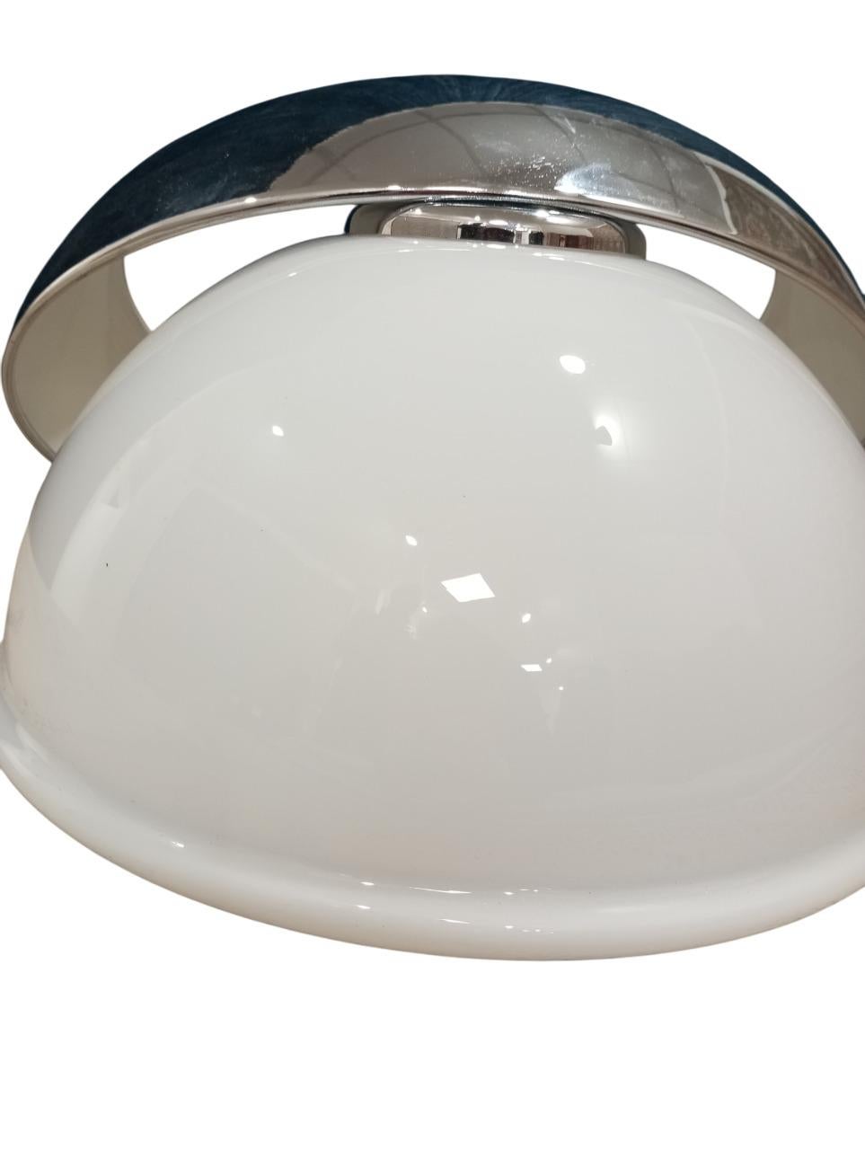 Lampadario in vetro bianco e metallo cromato Italia anni '60/70 in vendita 5