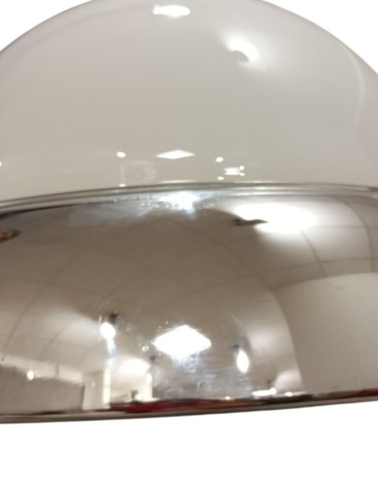 Lampadario in vetro bianco e metallo cromato Italia anni '60/70 in vendita 6