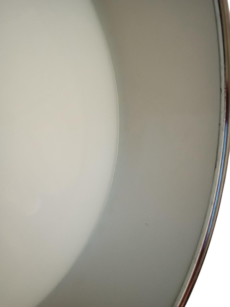 Acciaio Lampadario in vetro bianco e metallo cromato Italia anni '60/70 in vendita