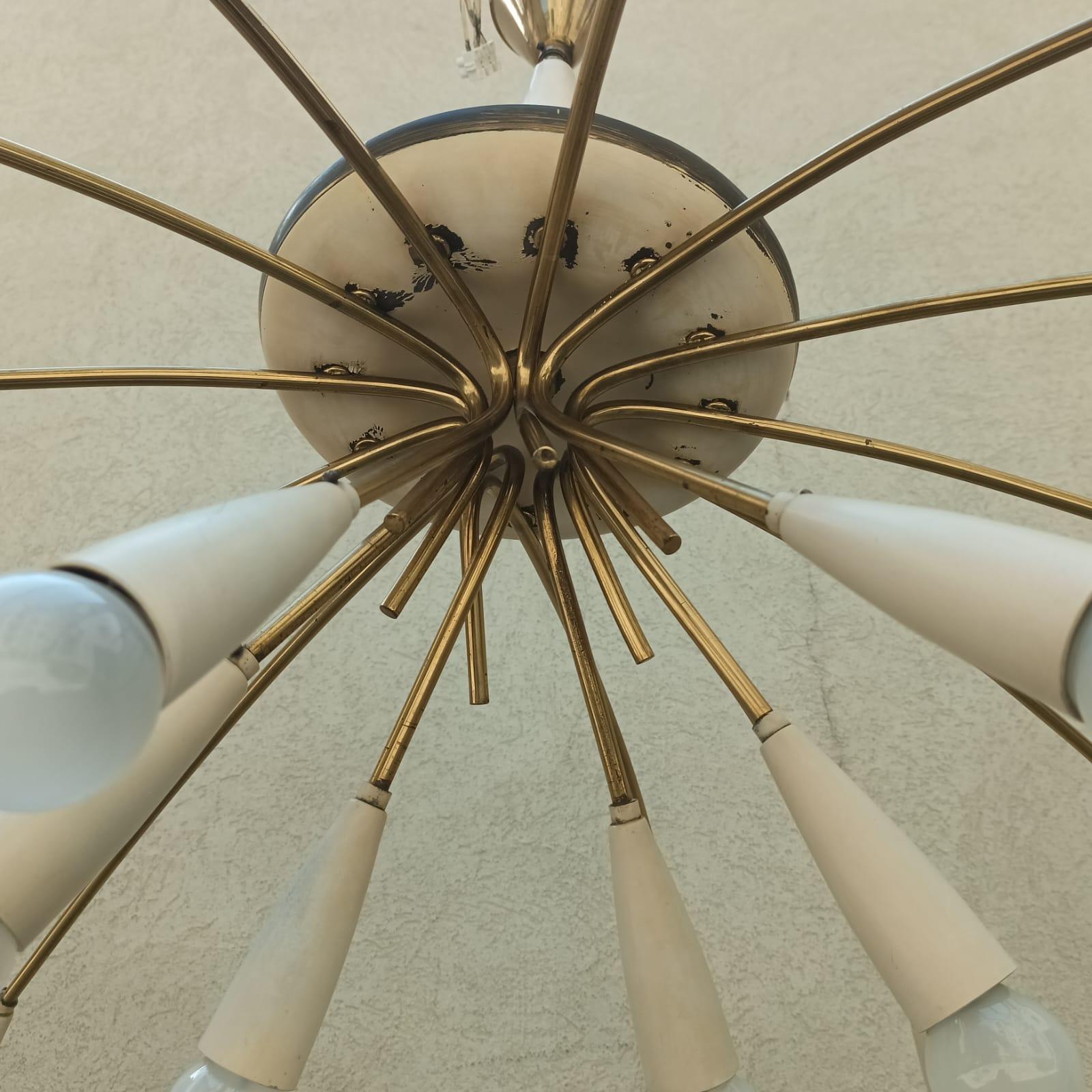 Lampadario Italiano a 18 Luci in Ottone - Nello Stile di Stilnovo - Anni '50 in vendita 1