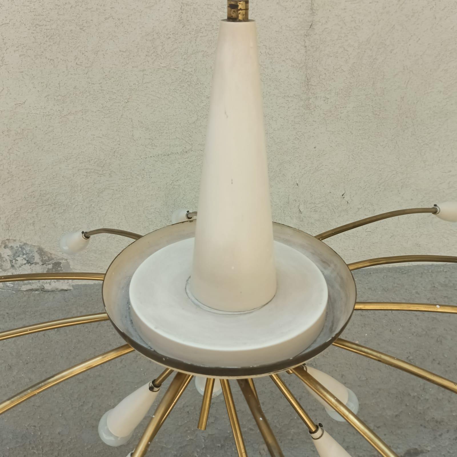 Lampadario Italiano a 18 Luci in Ottone - Nello Stile di Stilnovo - Anni '50 in vendita 2