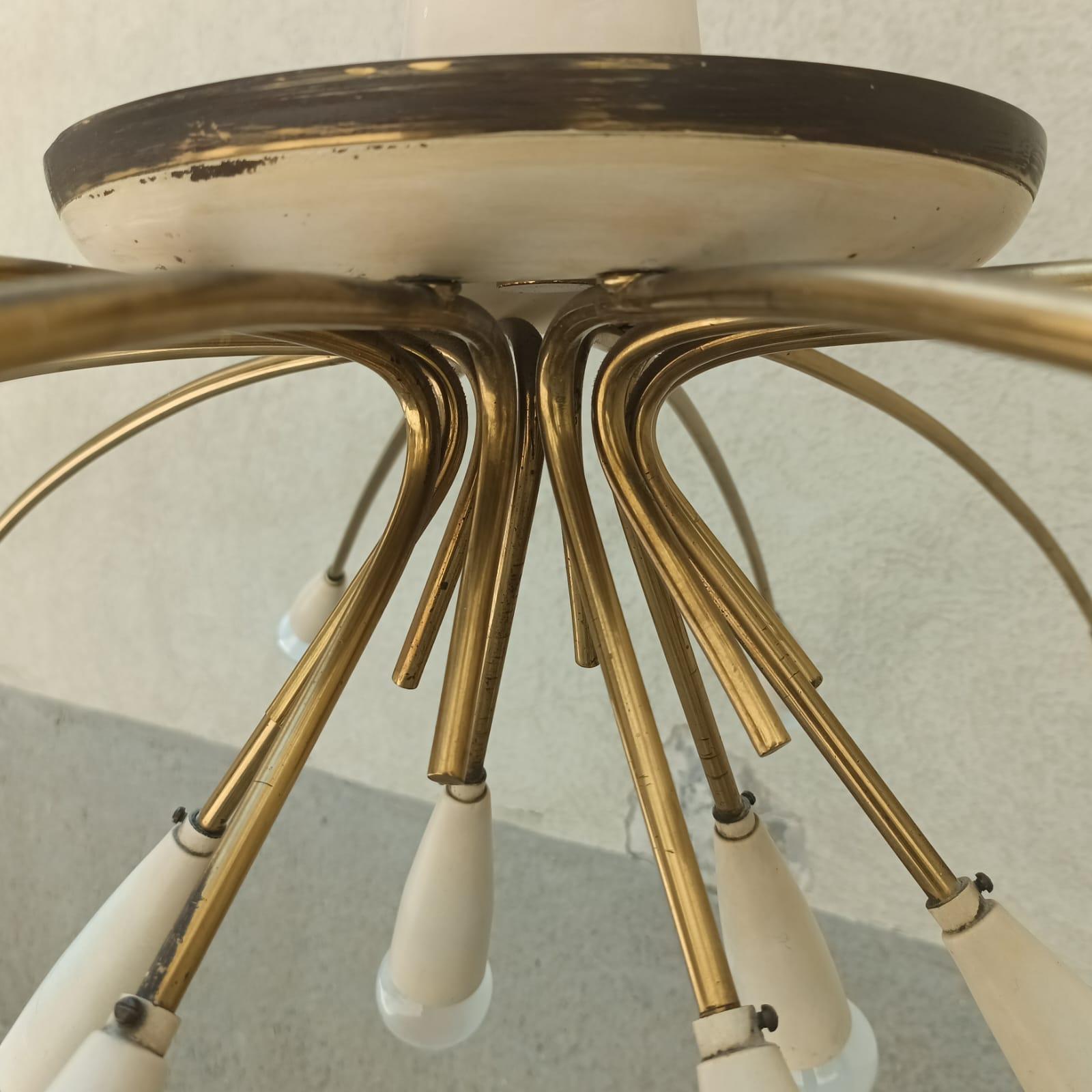 Lampadario Italiano a 18 Luci in Ottone - Nello Stile di Stilnovo - Anni '50 in vendita 3