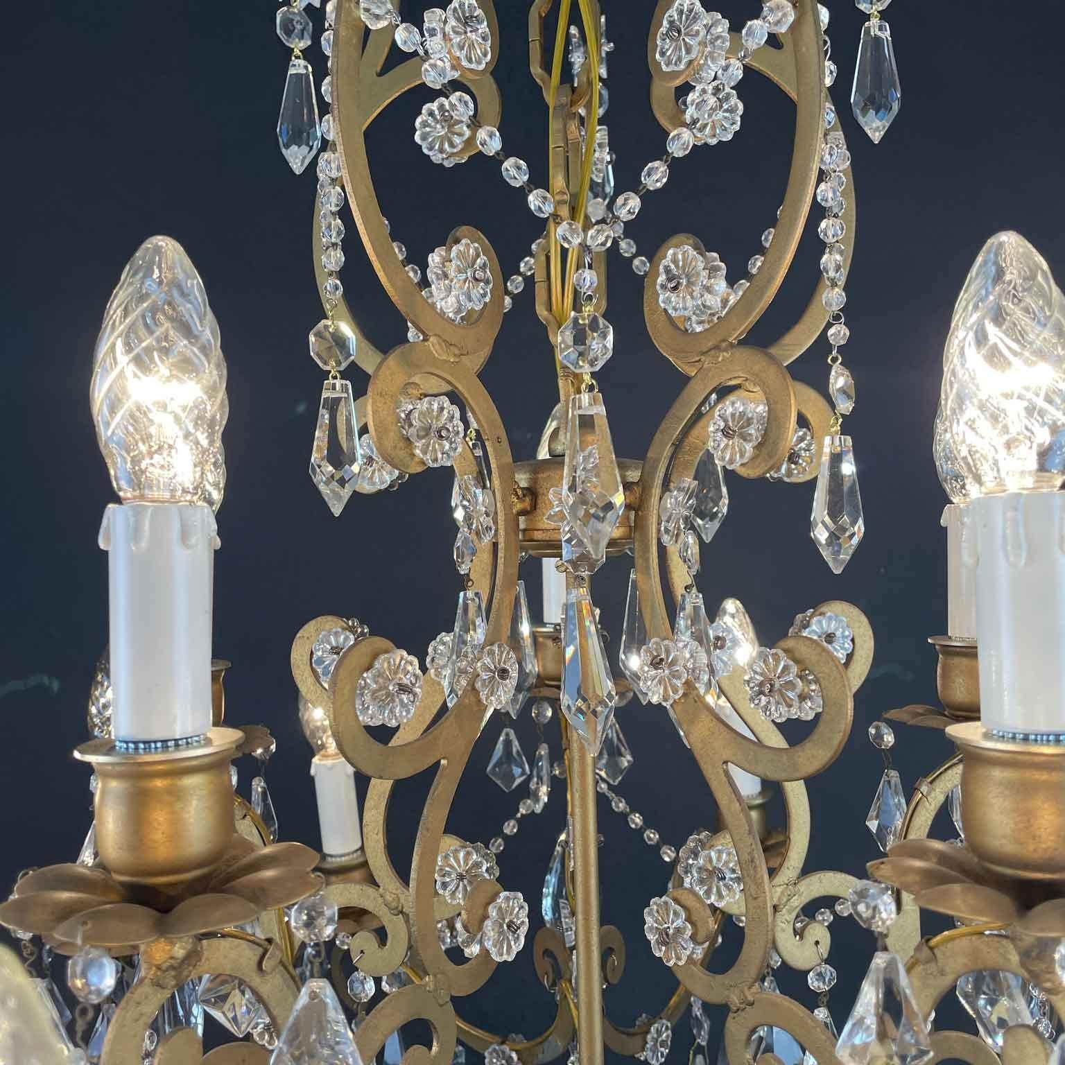 Italian Fifteen-Light Chandelier In Gilded Iron And Crystals 1950s For Sale 6