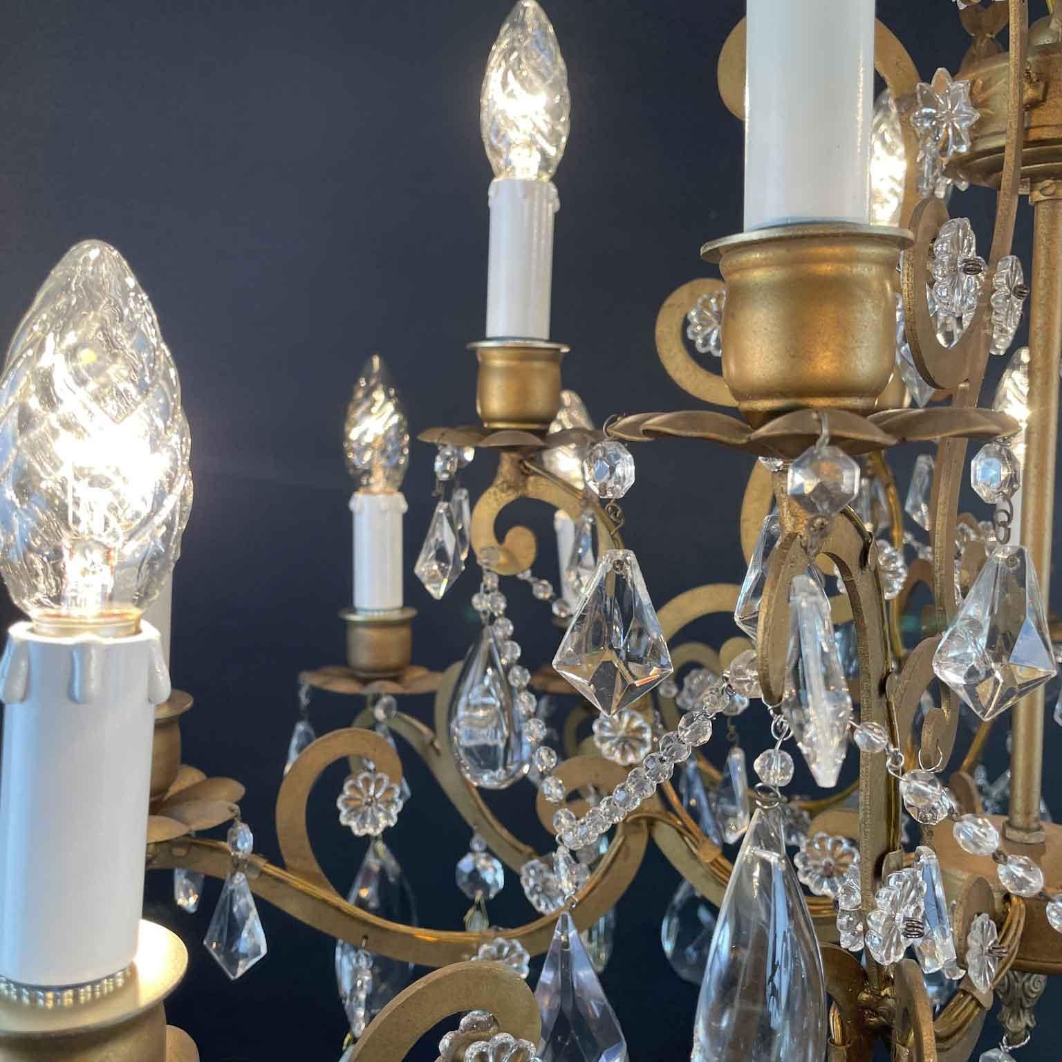 Italian Fifteen-Light Chandelier In Gilded Iron And Crystals 1950s For Sale 7