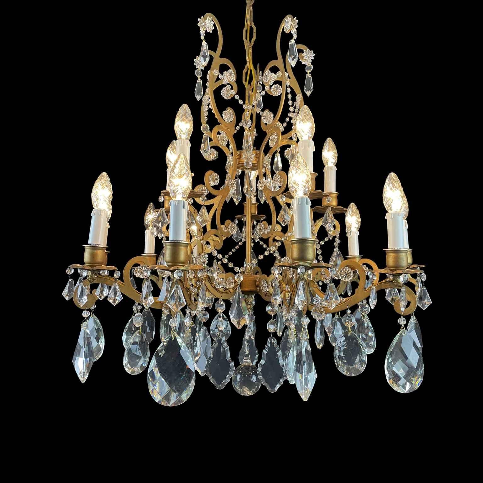Faceted Italian Fifteen-Light Chandelier In Gilded Iron And Crystals 1950s For Sale