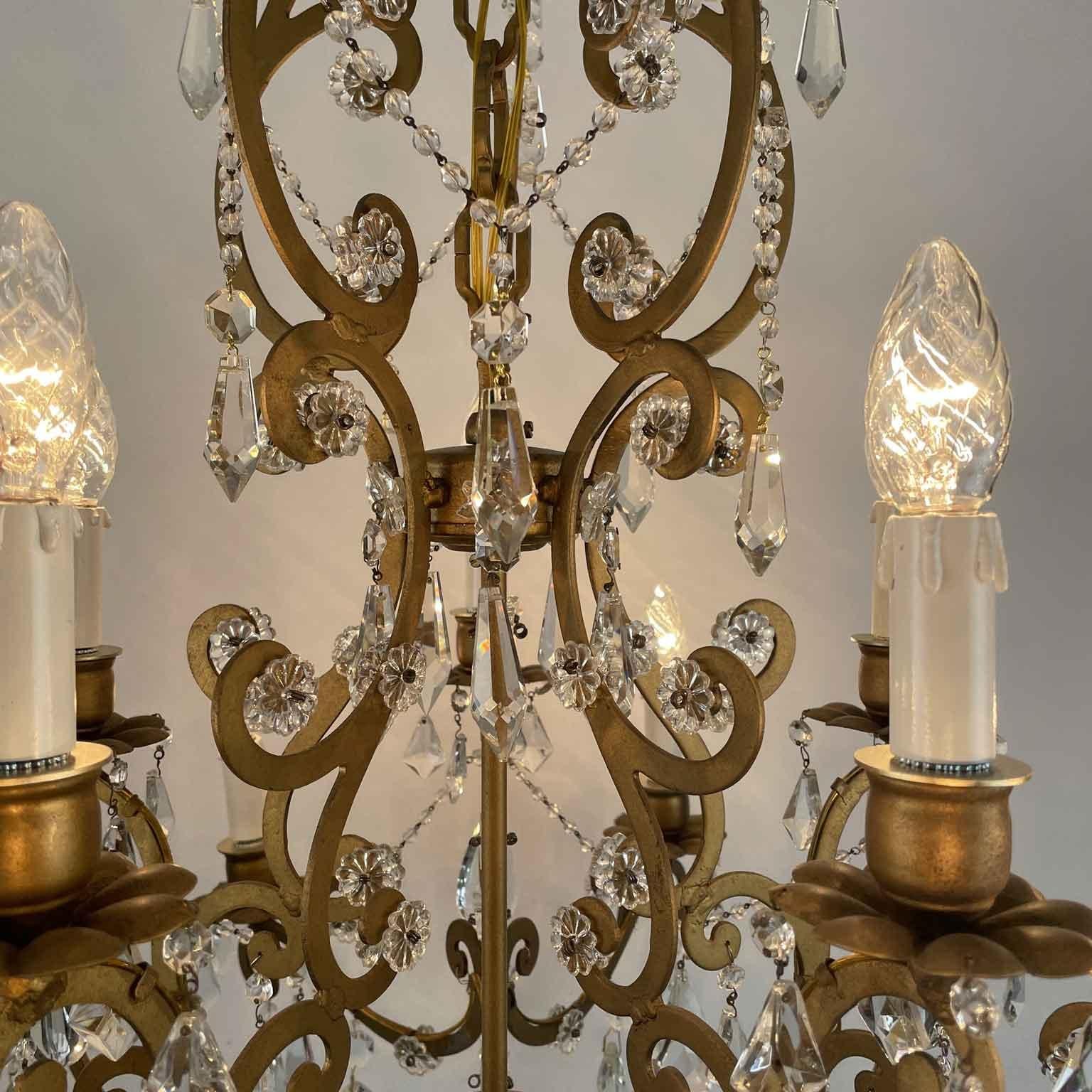 Italian Fifteen-Light Chandelier In Gilded Iron And Crystals 1950s For Sale 3