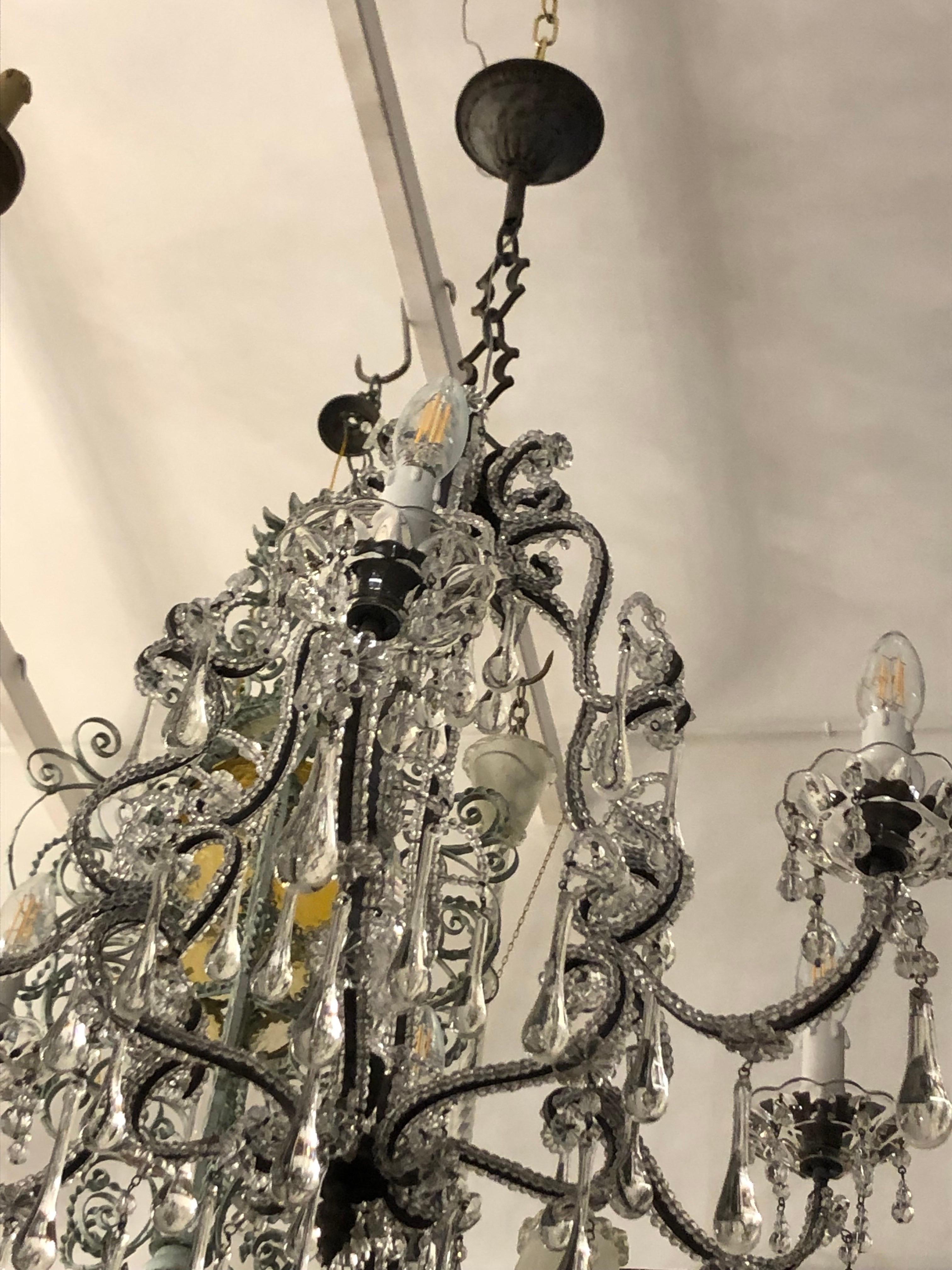 Lustre italien à huit lumières en cristal perlé Début du 20e siècle en vente 3