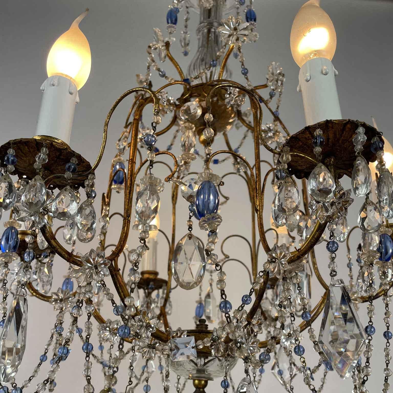 Lampadario Italiano Dorato Con Cristalli Azzurri e Trasparenti a Sei Luci 1950 in vendita 7