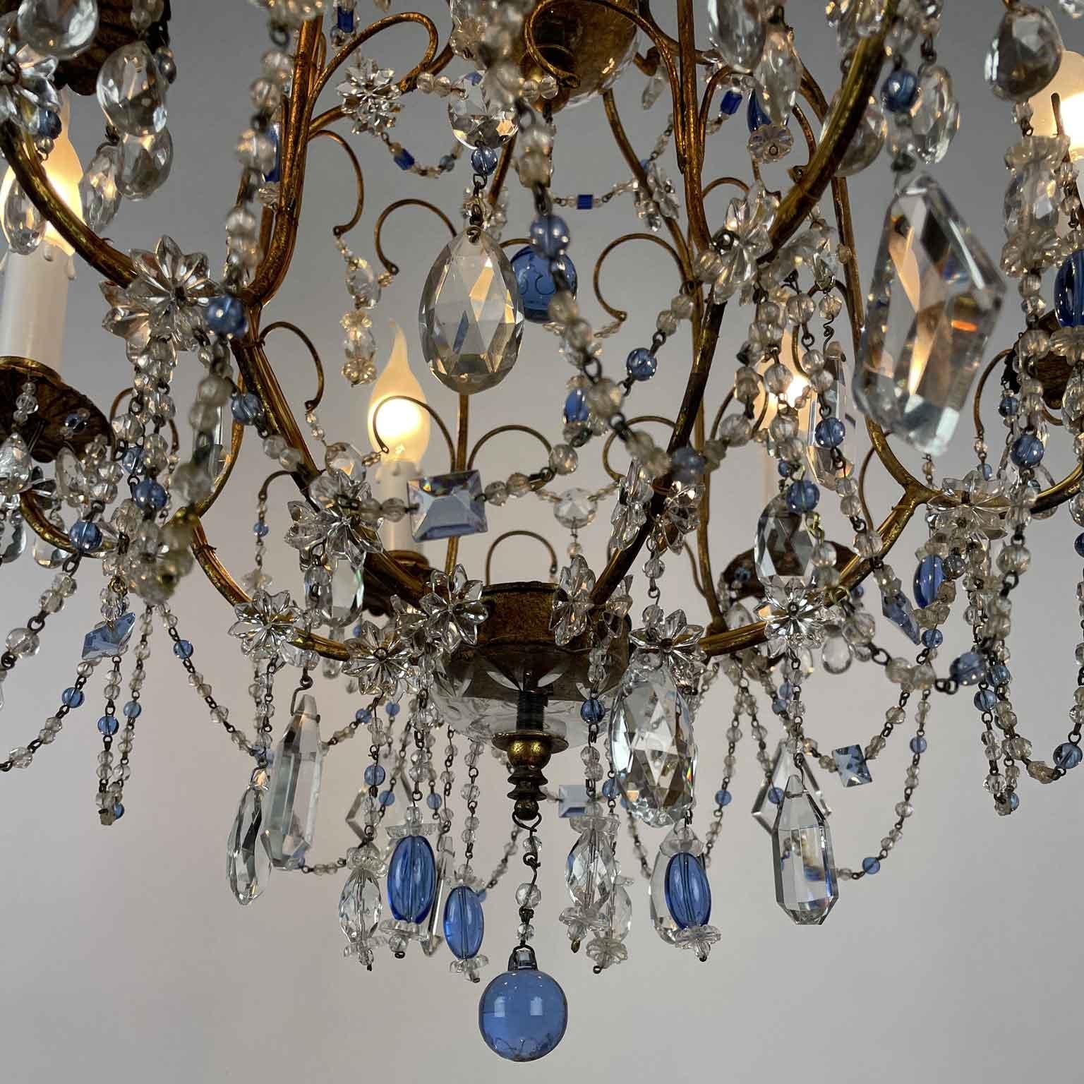 Lampadario Italiano Dorato Con Cristalli Azzurri e Trasparenti a Sei Luci 1950 in vendita 8