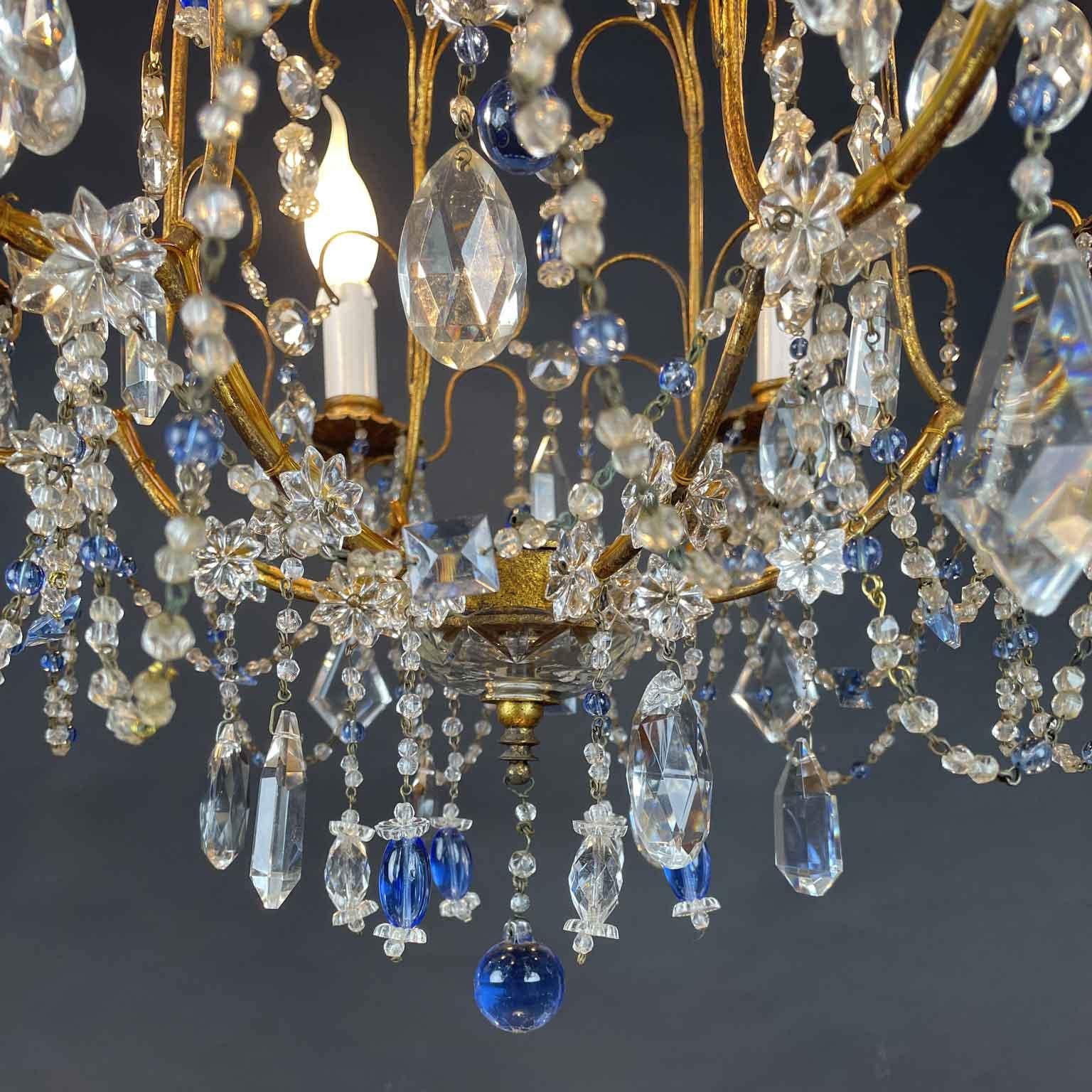 Lampadario Italiano Dorato Con Cristalli Azzurri e Trasparenti a Sei Luci 1950 in vendita 3