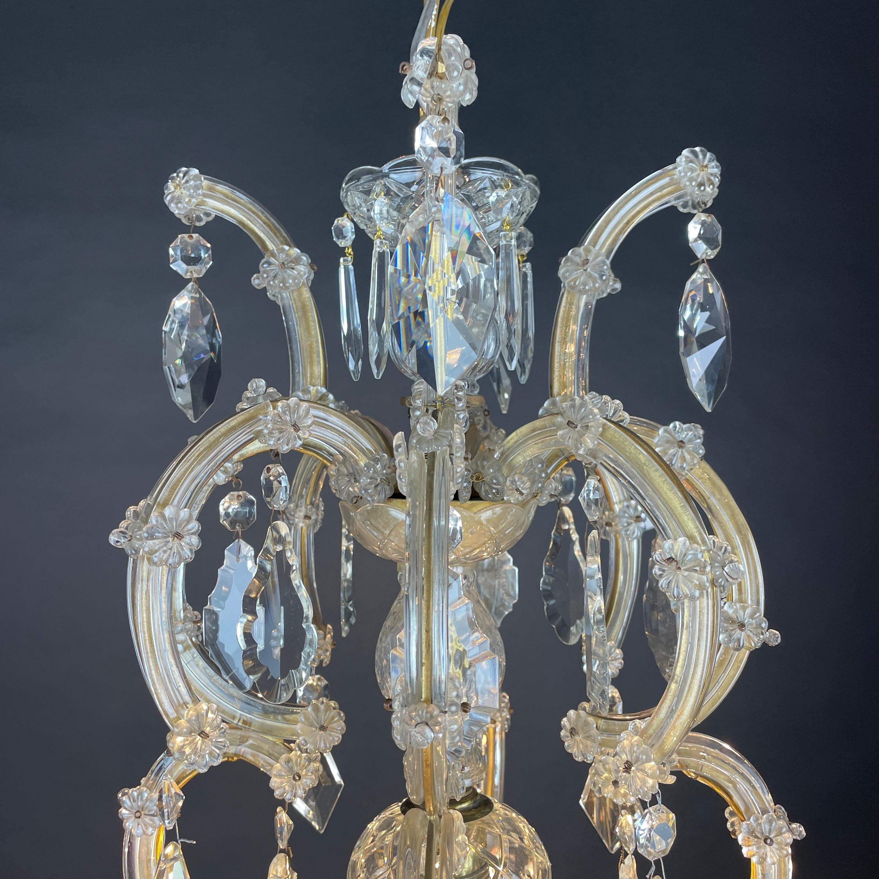 Italian Crystal Chandelier in 1950s Maria Theresa Style with Nine Lights For Sale 1