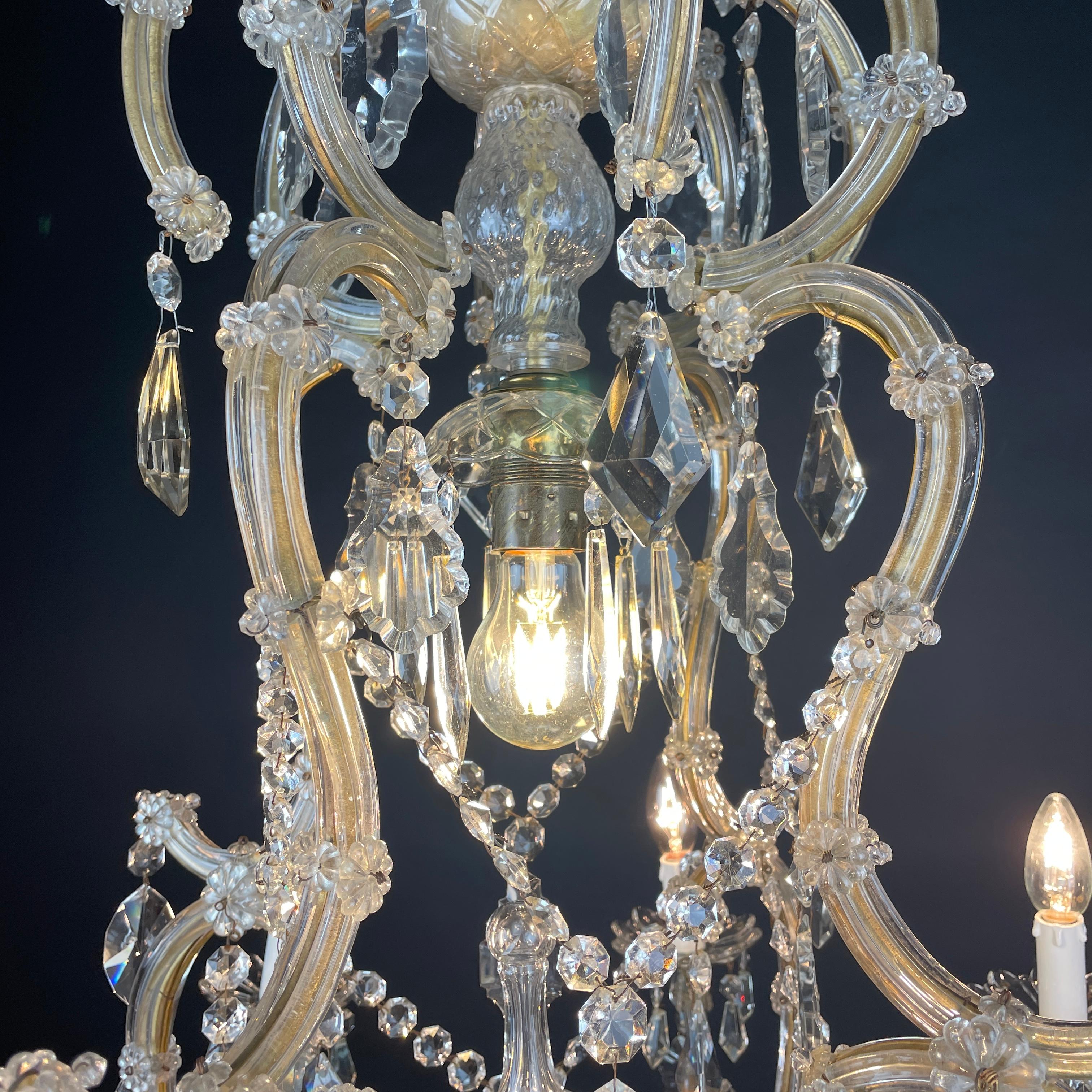 Italian Crystal Chandelier in 1950s Maria Theresa Style with Nine Lights For Sale 2
