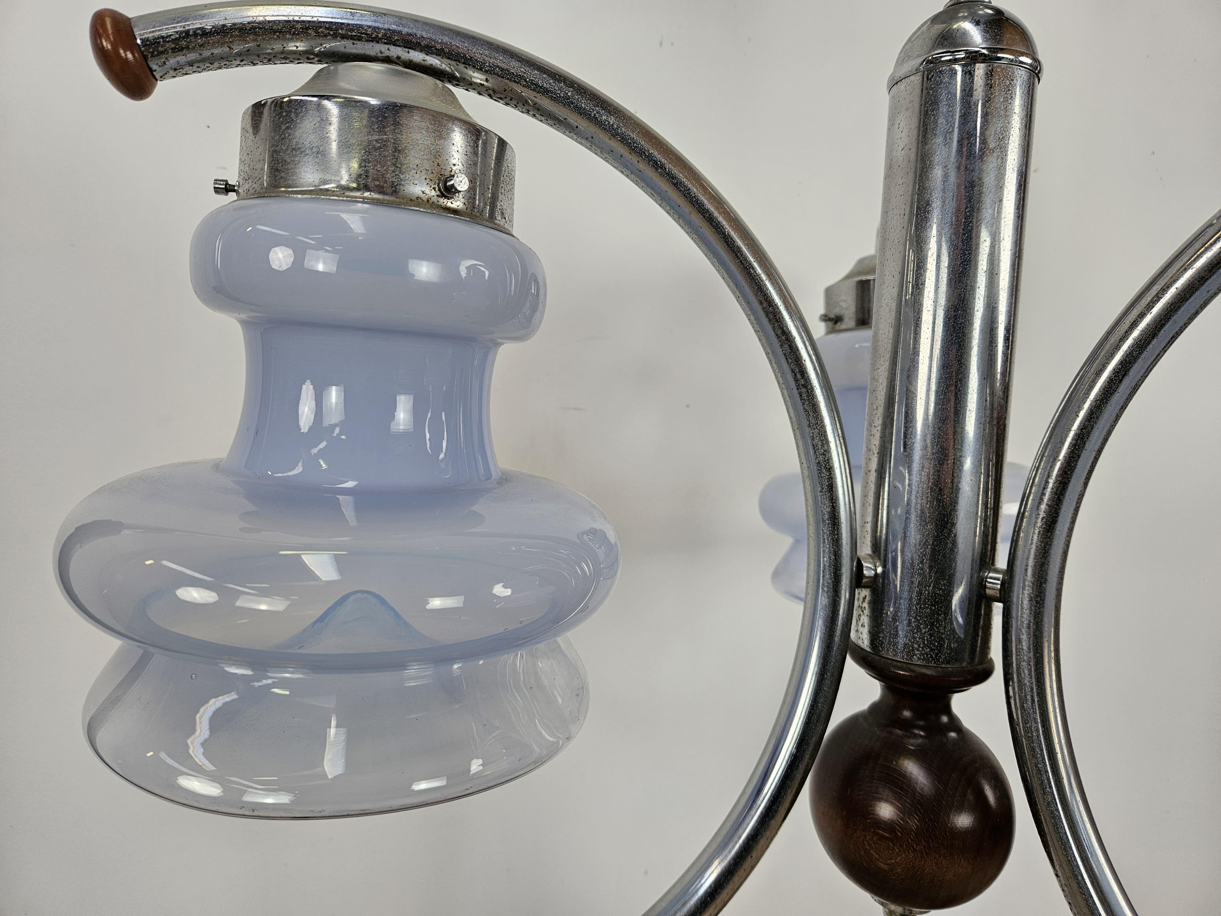 Mid-Century Modern Lustre italien du milieu du siècle en métal avec trois points lumineux en verre dégradé en vente
