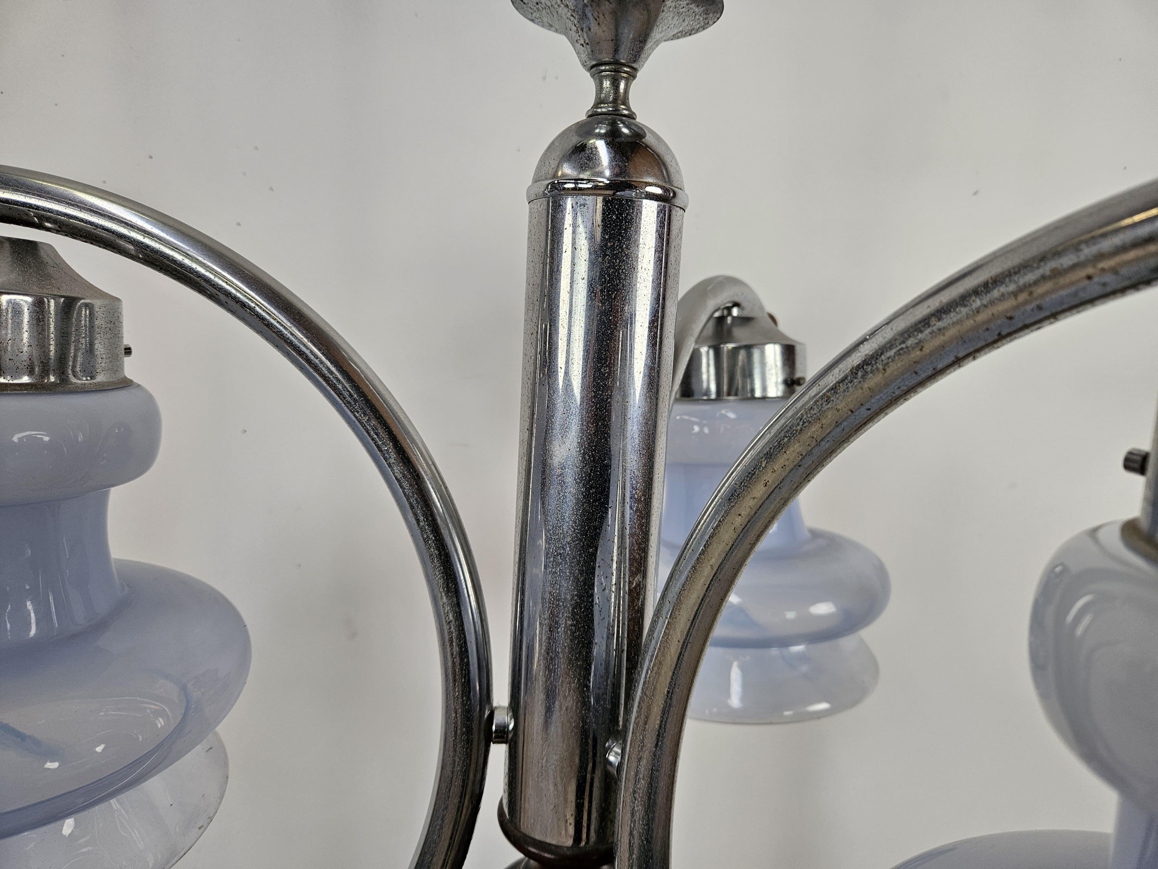 Lustre italien du milieu du siècle en métal avec trois points lumineux en verre dégradé en vente 2