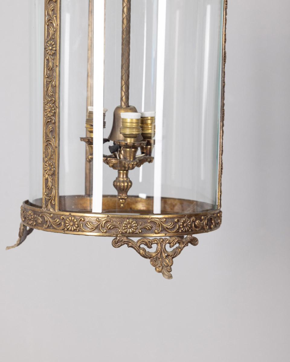 1950s vintage brass and glass lantern chandelier Italian design In Good Condition For Sale In None, IT