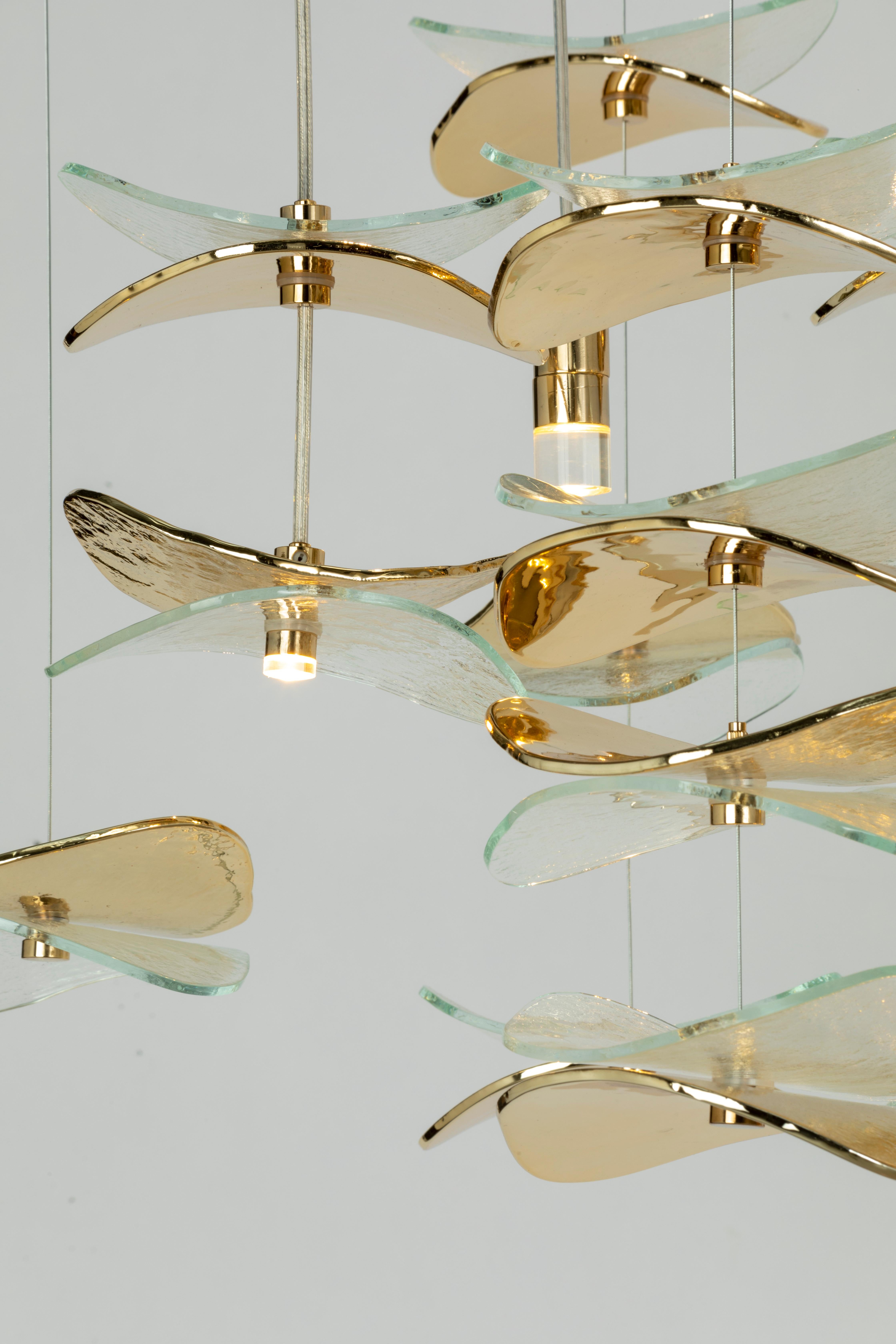 Galvanizzato Lampadario moderno pendenti petali vetro in trasparente e oro lucido in vendita