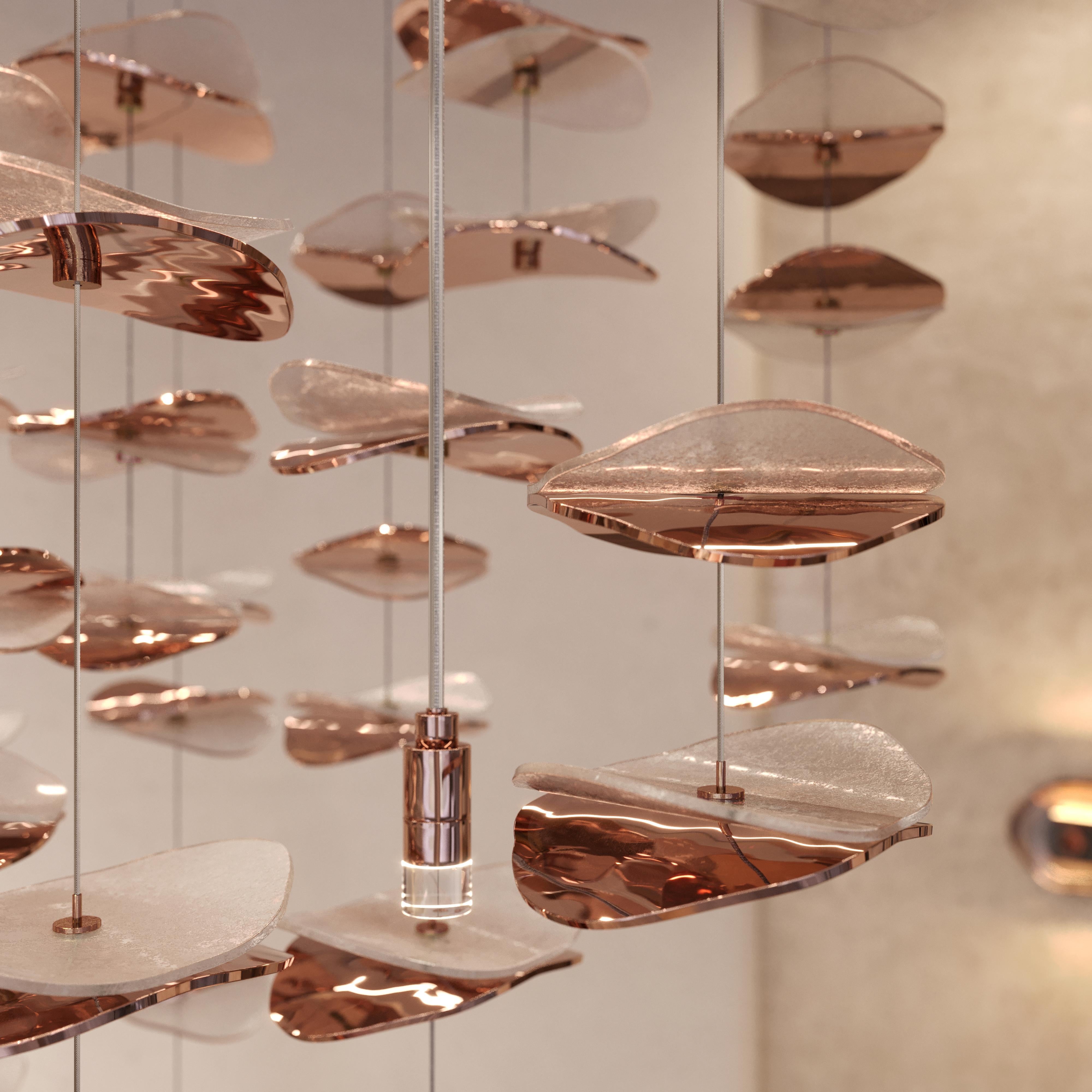 Italian Lustre moderne avec pendentifs en verre pétale en transparent et or rose poli en vente