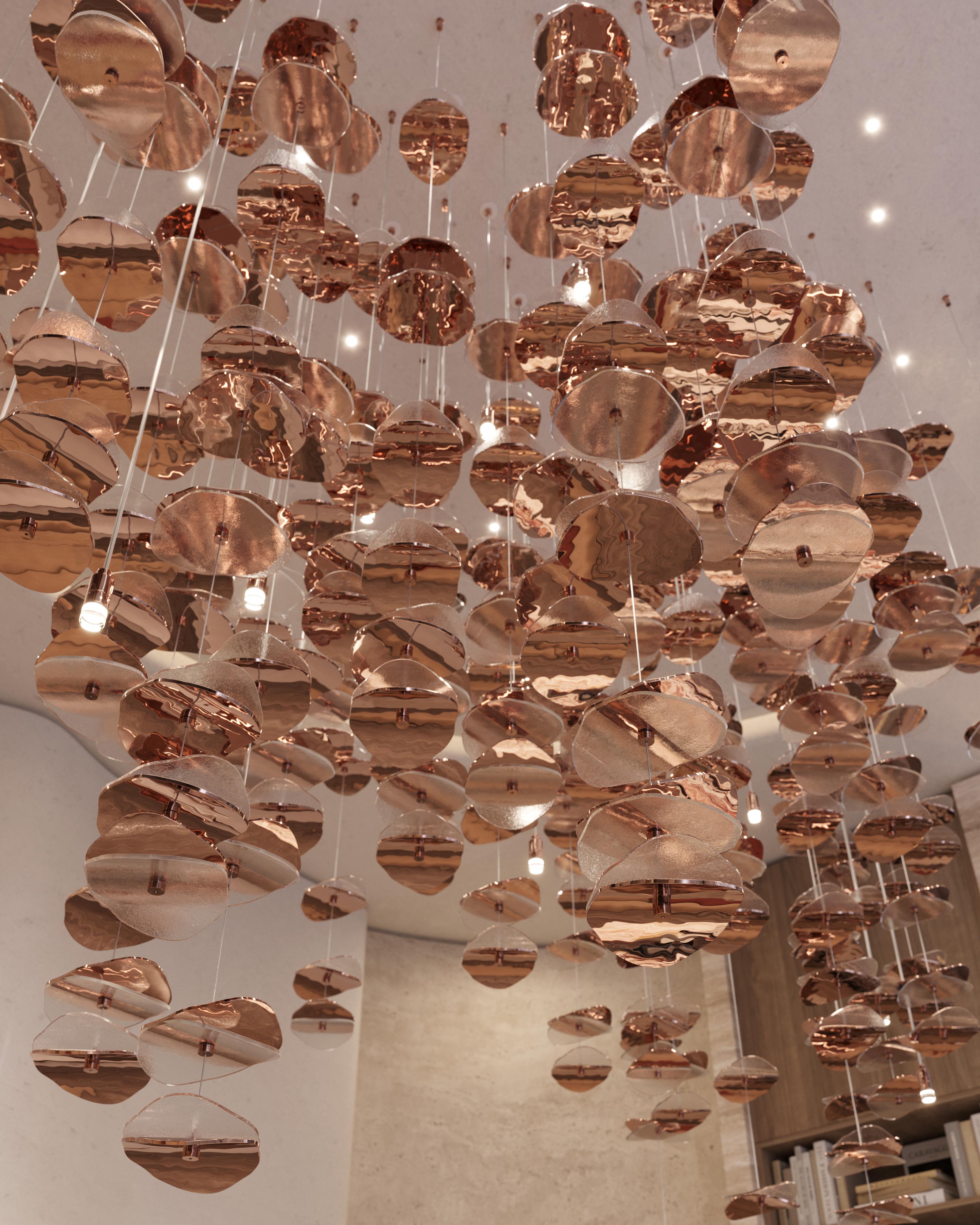 Galvanisé Lustre moderne avec pendentifs en verre pétale en transparent et or rose poli en vente